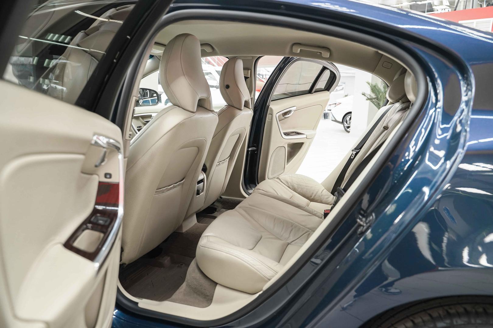 Volvo S60 2013, синий, ДЦ Орехово