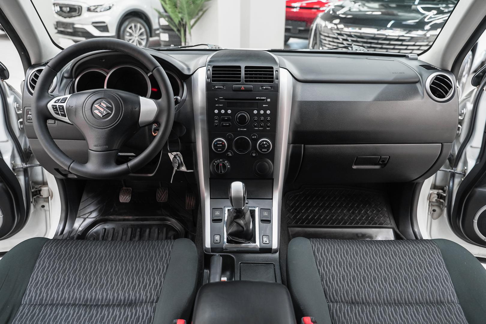 Suzuki Grand Vitara 2014, белый, ДЦ Орехово