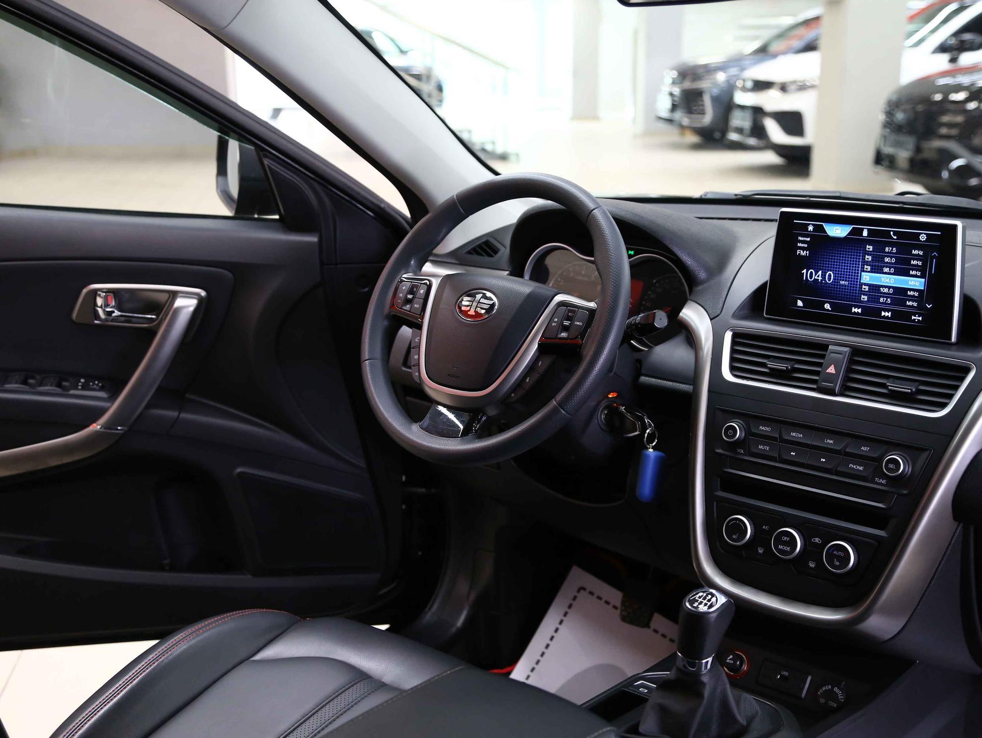 FAW Besturn X80 2018, черный, ДЦ Орехово