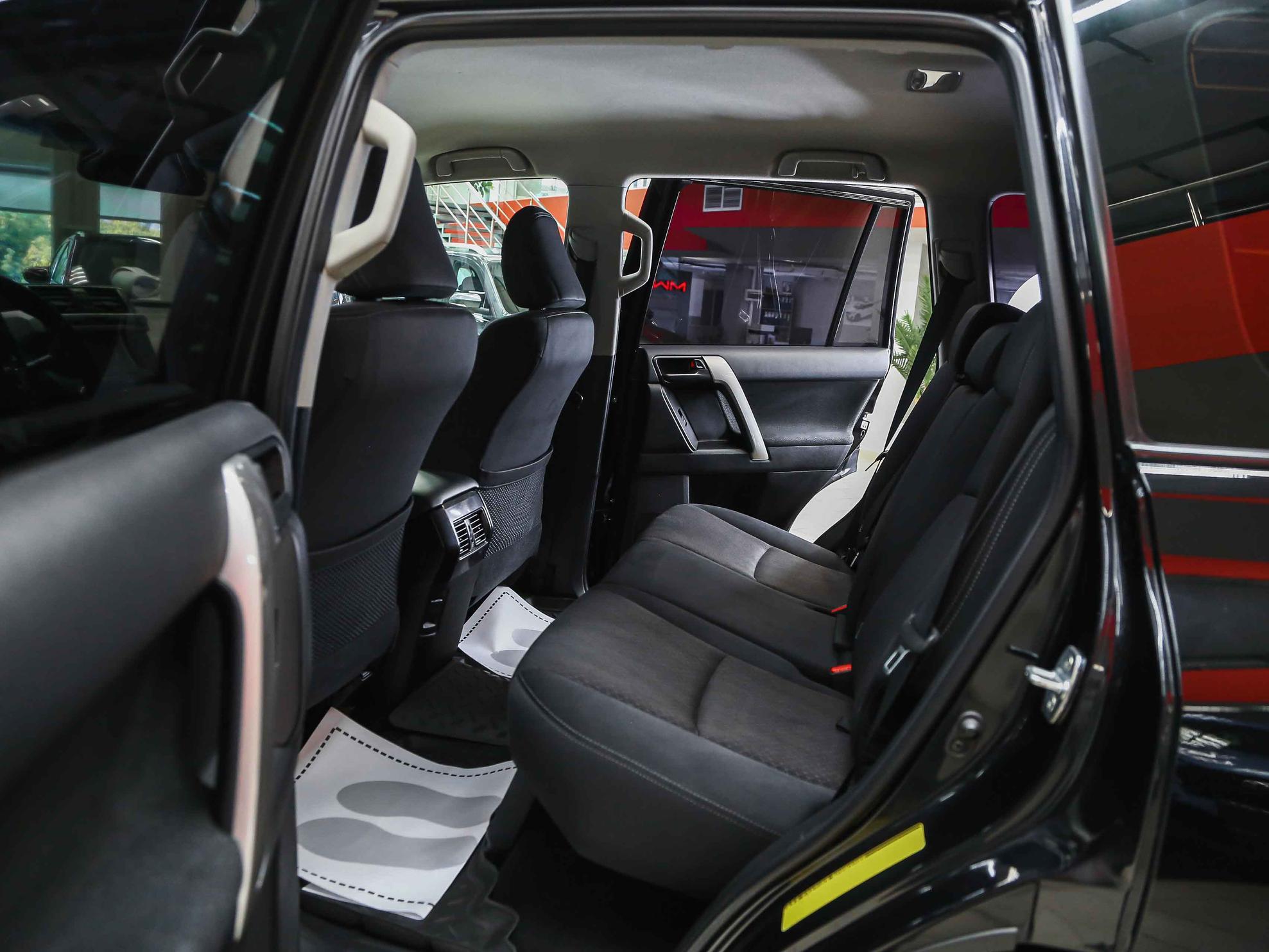 Toyota Land Cruiser Prado 2014, черный, ДЦ Орехово