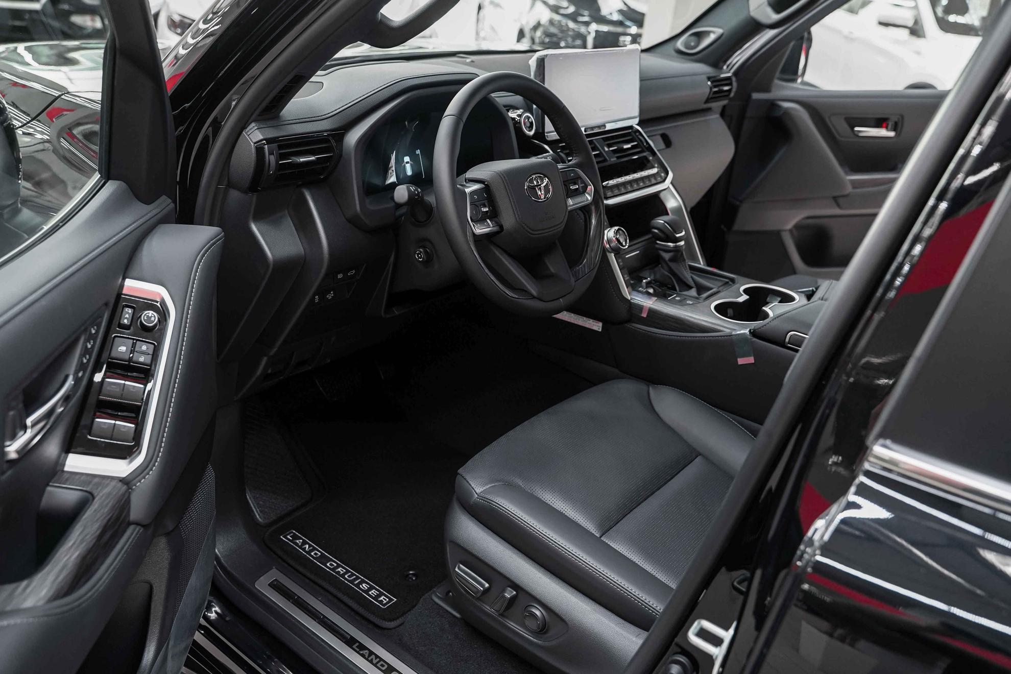 Toyota Land Cruiser 2026, черный, ДЦ Орехово