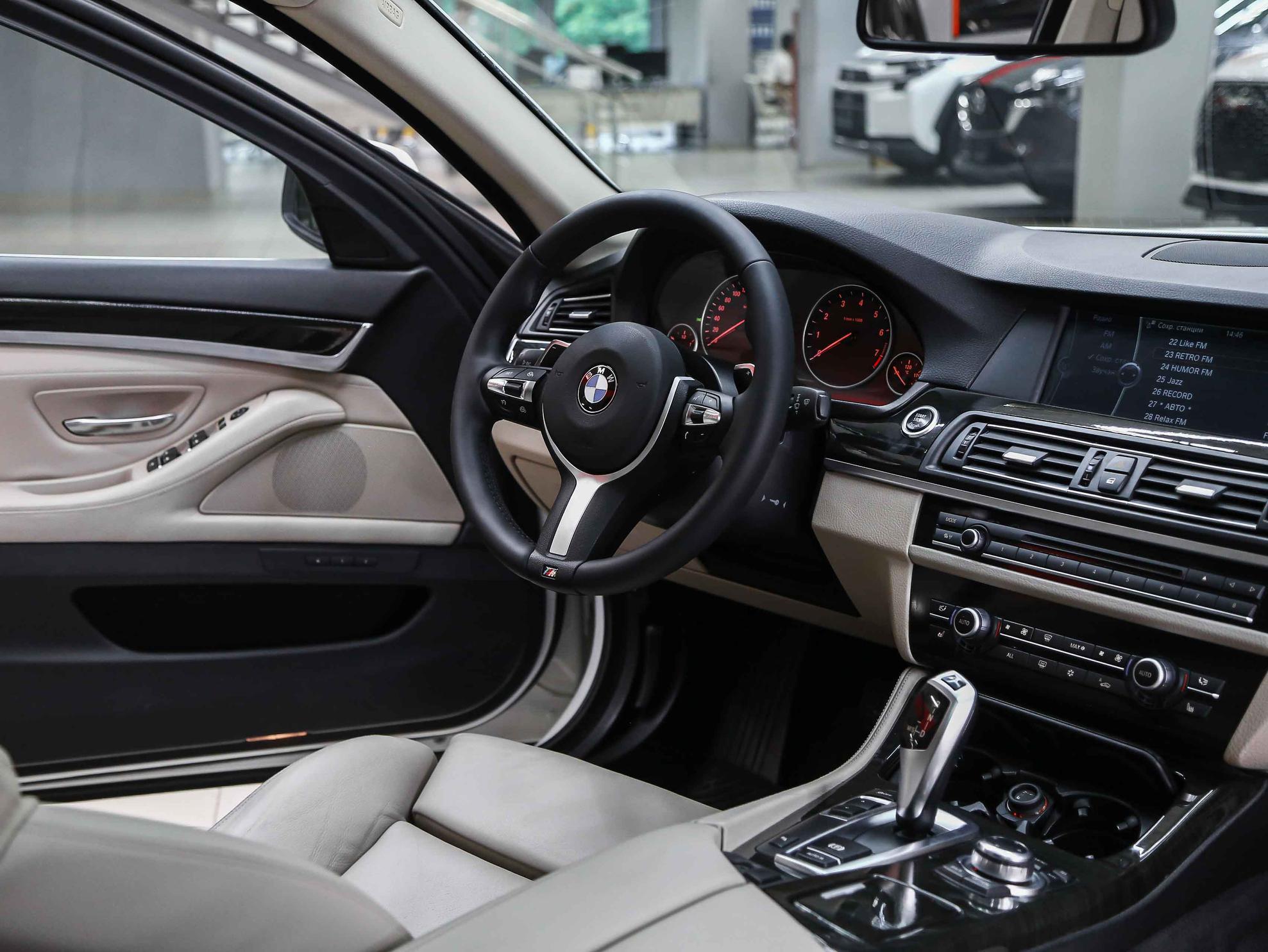 BMW 5 серии 2011, белый, ДЦ Орехово