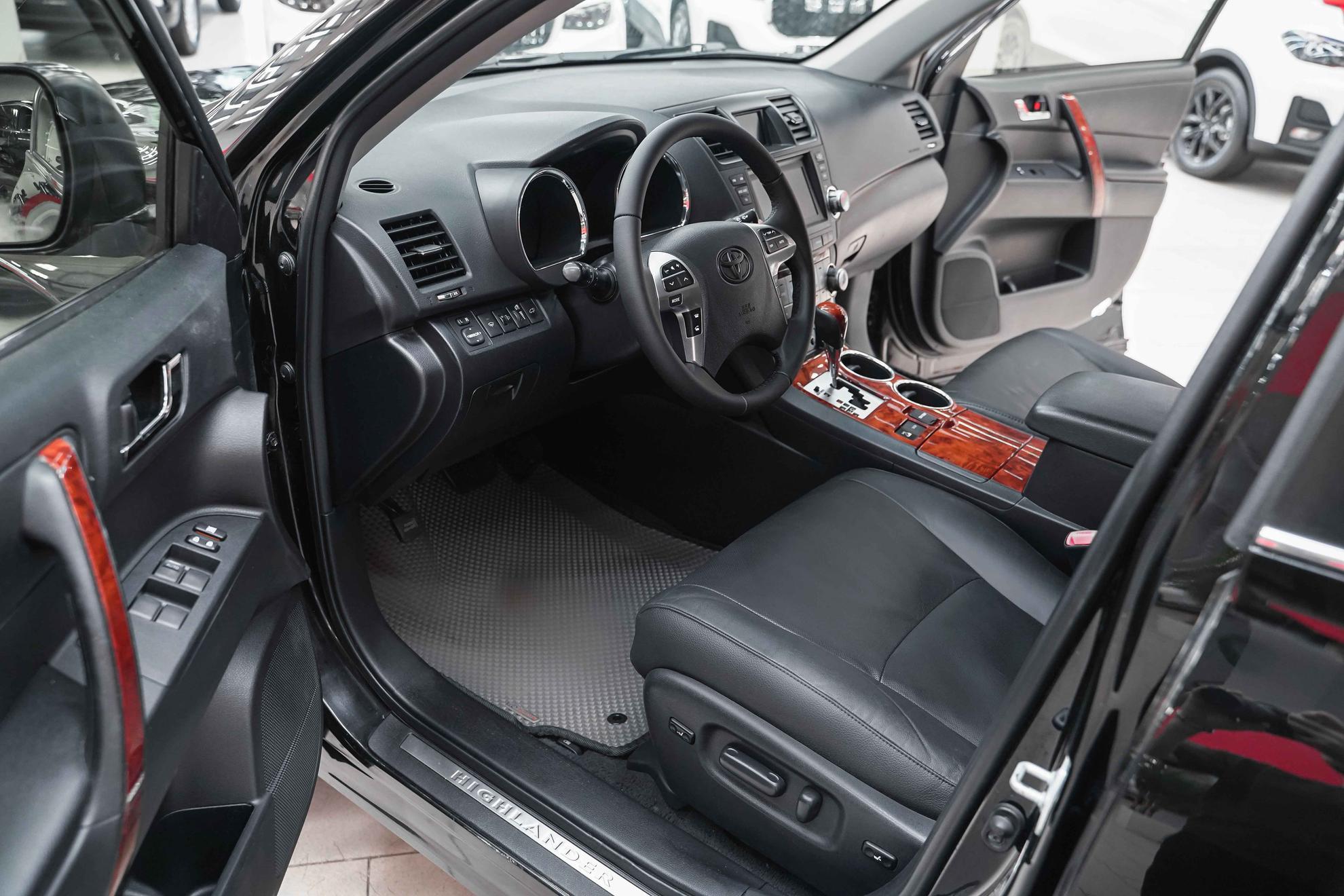 Toyota Highlander 2012, черный, ДЦ Орехово