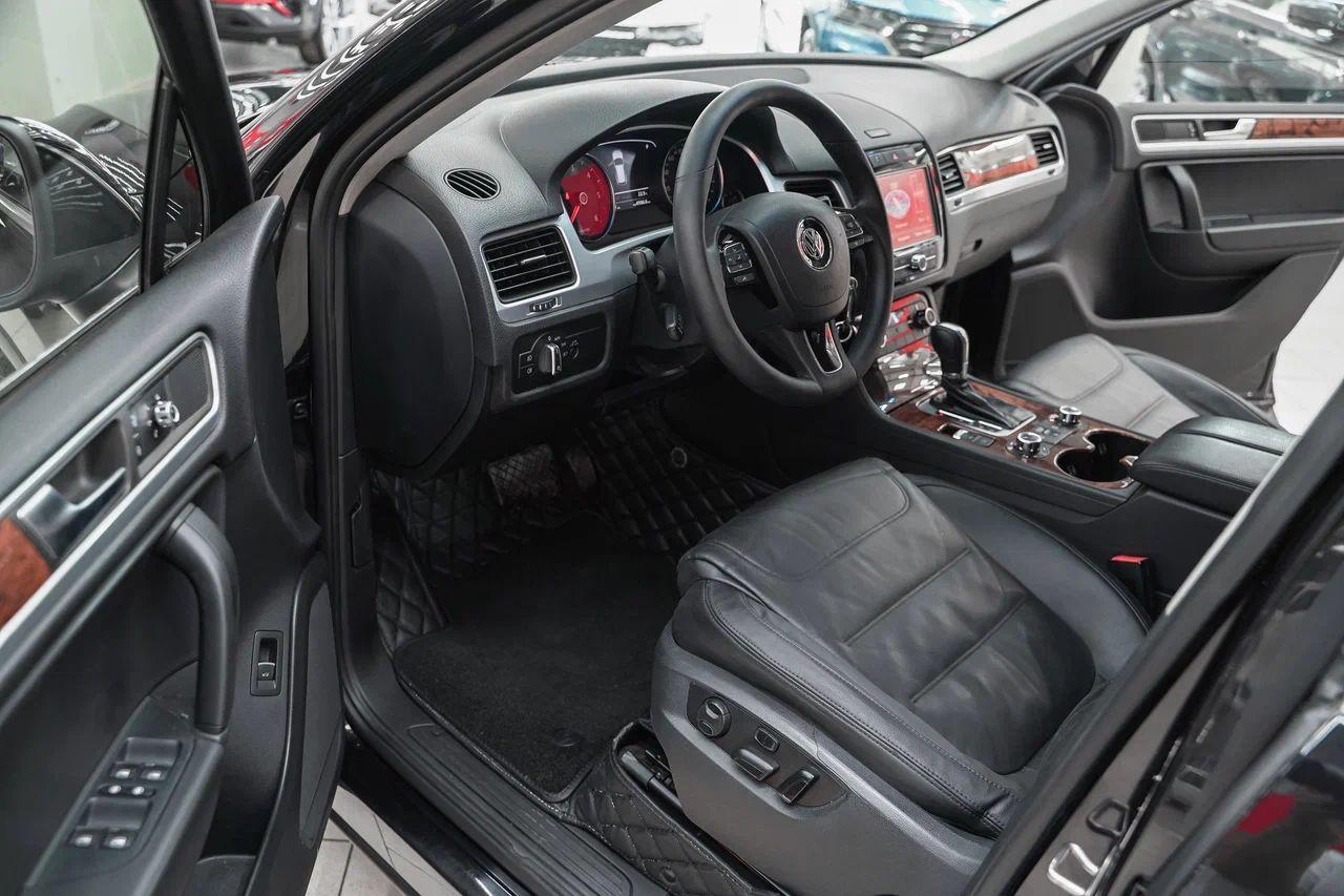 Volkswagen Touareg 2011, черный, ДЦ Орехово
