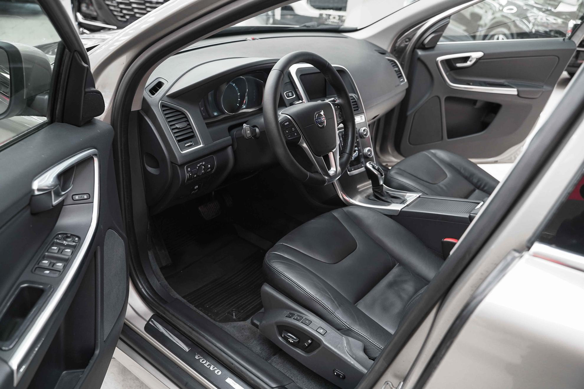 Volvo XC60 2014, бежевый, ДЦ Орехово