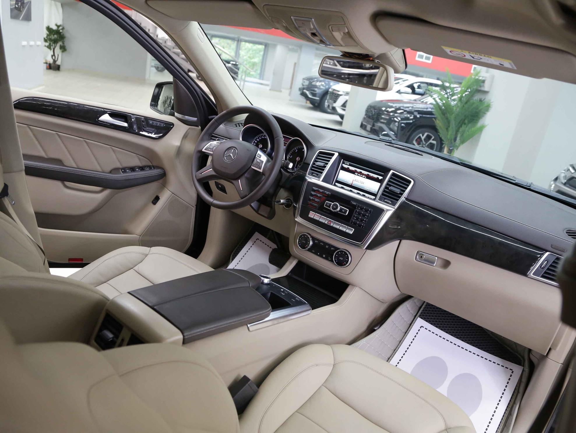 Mercedes-Benz GL-Класс 2015, черный, ДЦ Орехово