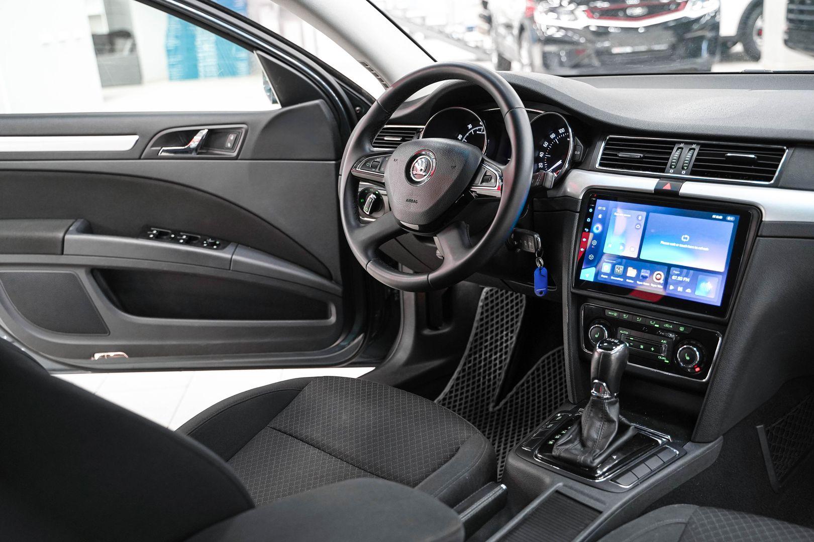 Skoda Superb 2013, серый, ДЦ Орехово