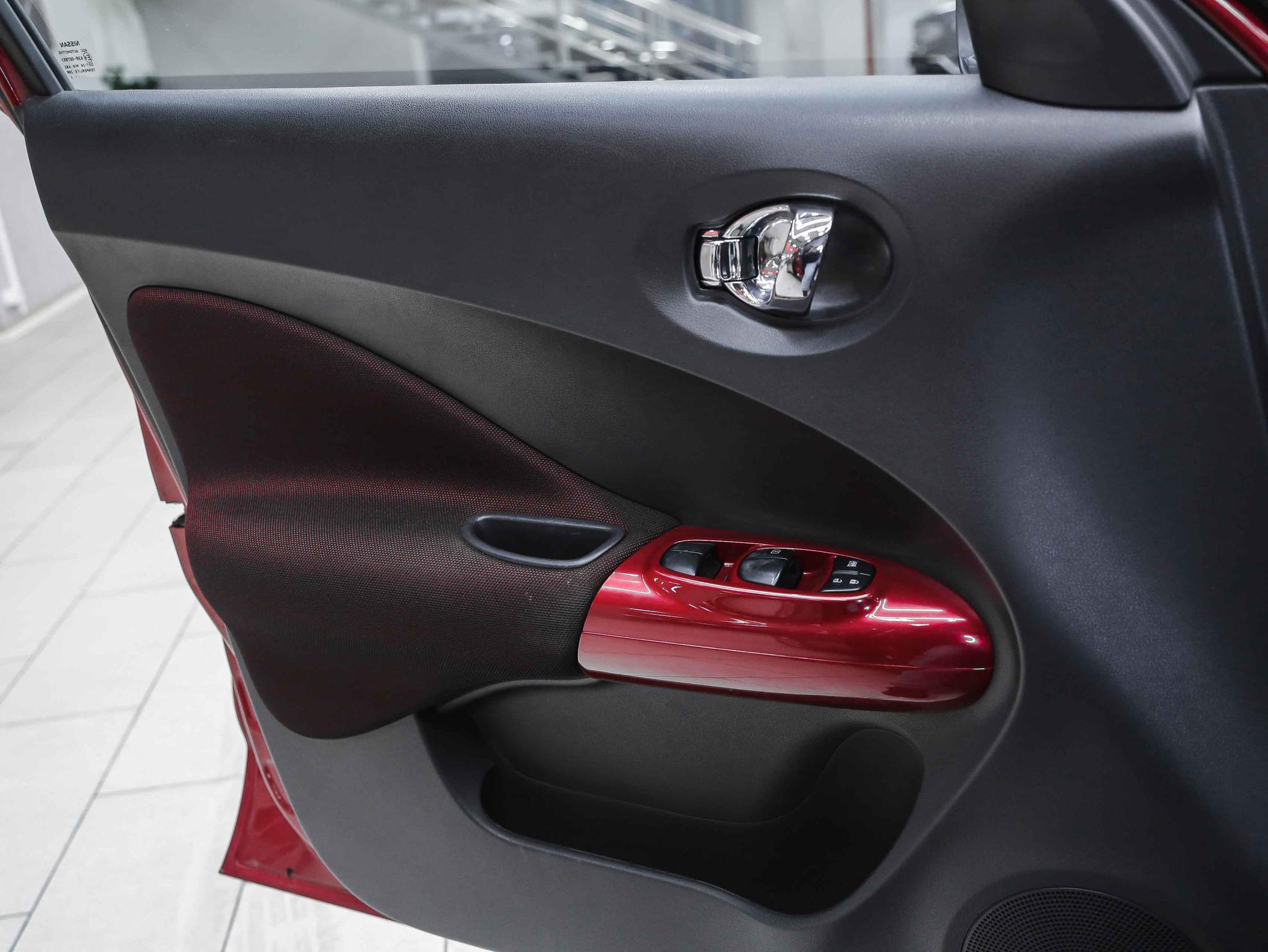 Nissan Juke 2011, красный, ДЦ Орехово