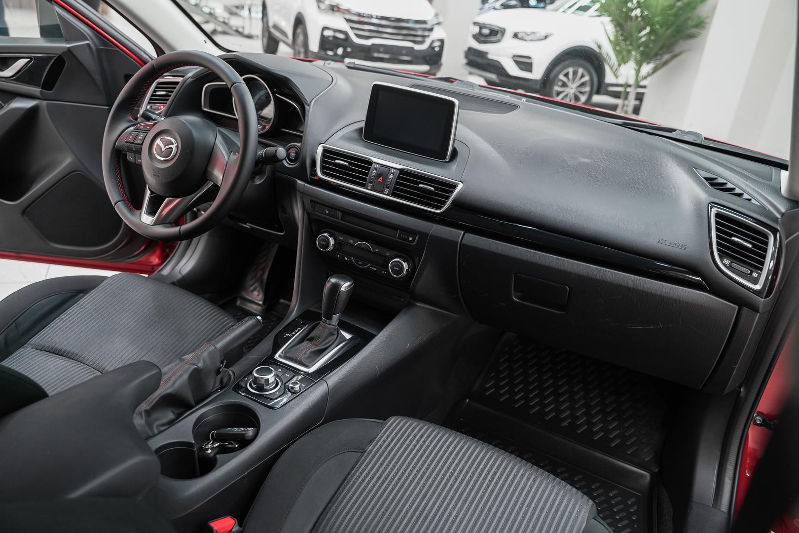 Mazda 3 2014, красный, ДЦ Орехово