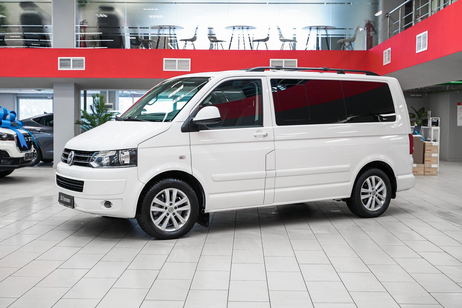 Volkswagen Multivan 2010, белый, ДЦ Орехово