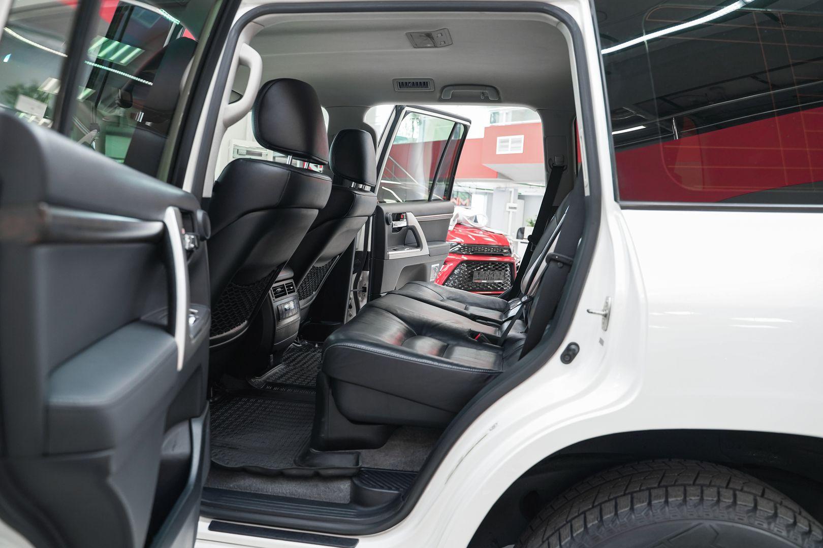 Toyota Land Cruiser 2012, белый, ДЦ Орехово