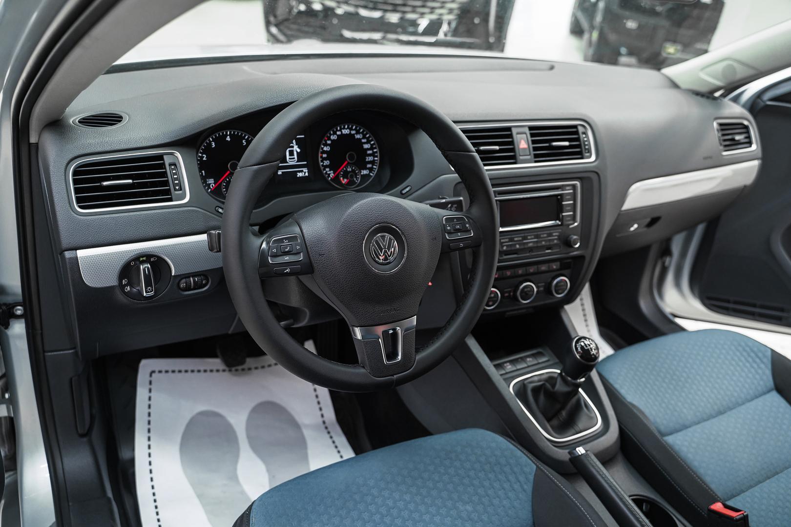Volkswagen Jetta 2013, серебряный, ДЦ Орехово
