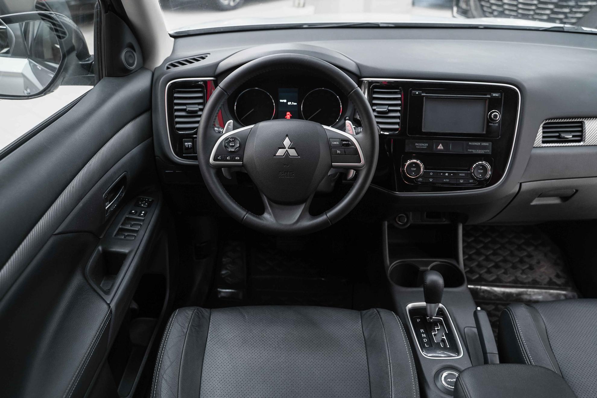 Mitsubishi Outlander 2013, серебряный, ДЦ Орехово