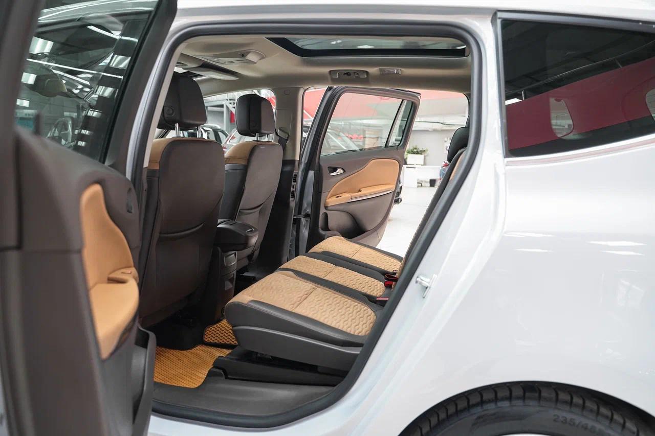 Opel Zafira 2013, белый, ДЦ Орехово