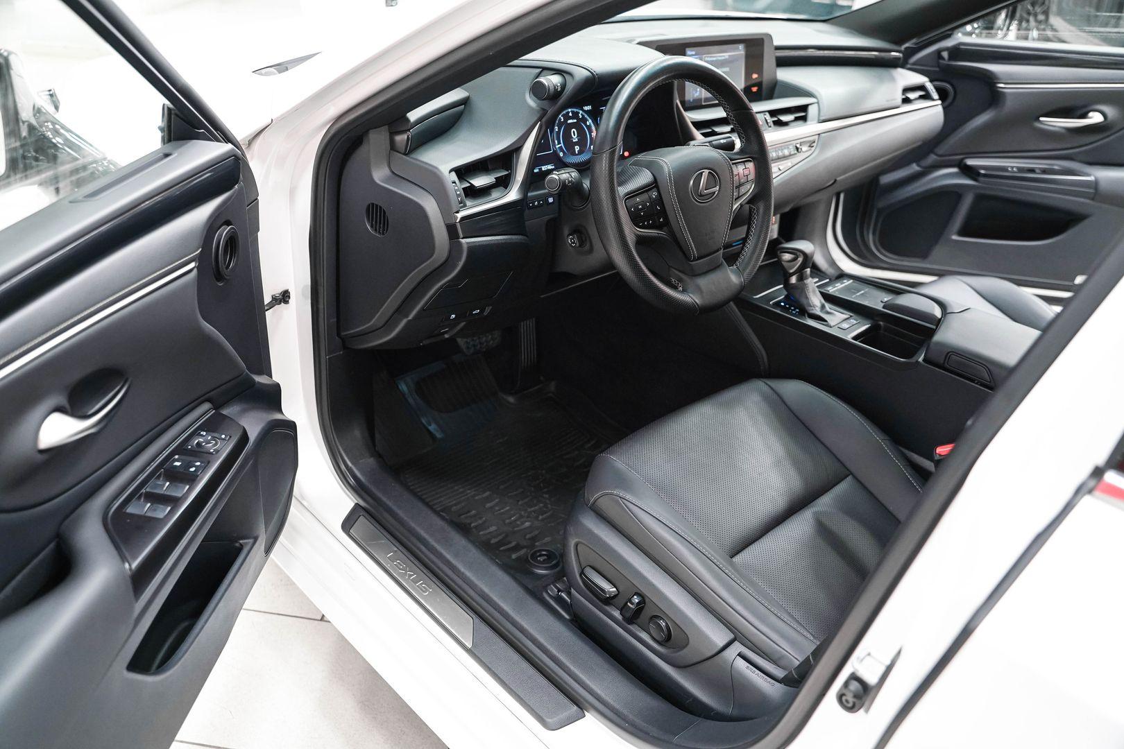 Lexus ES 2019, белый, ДЦ Орехово