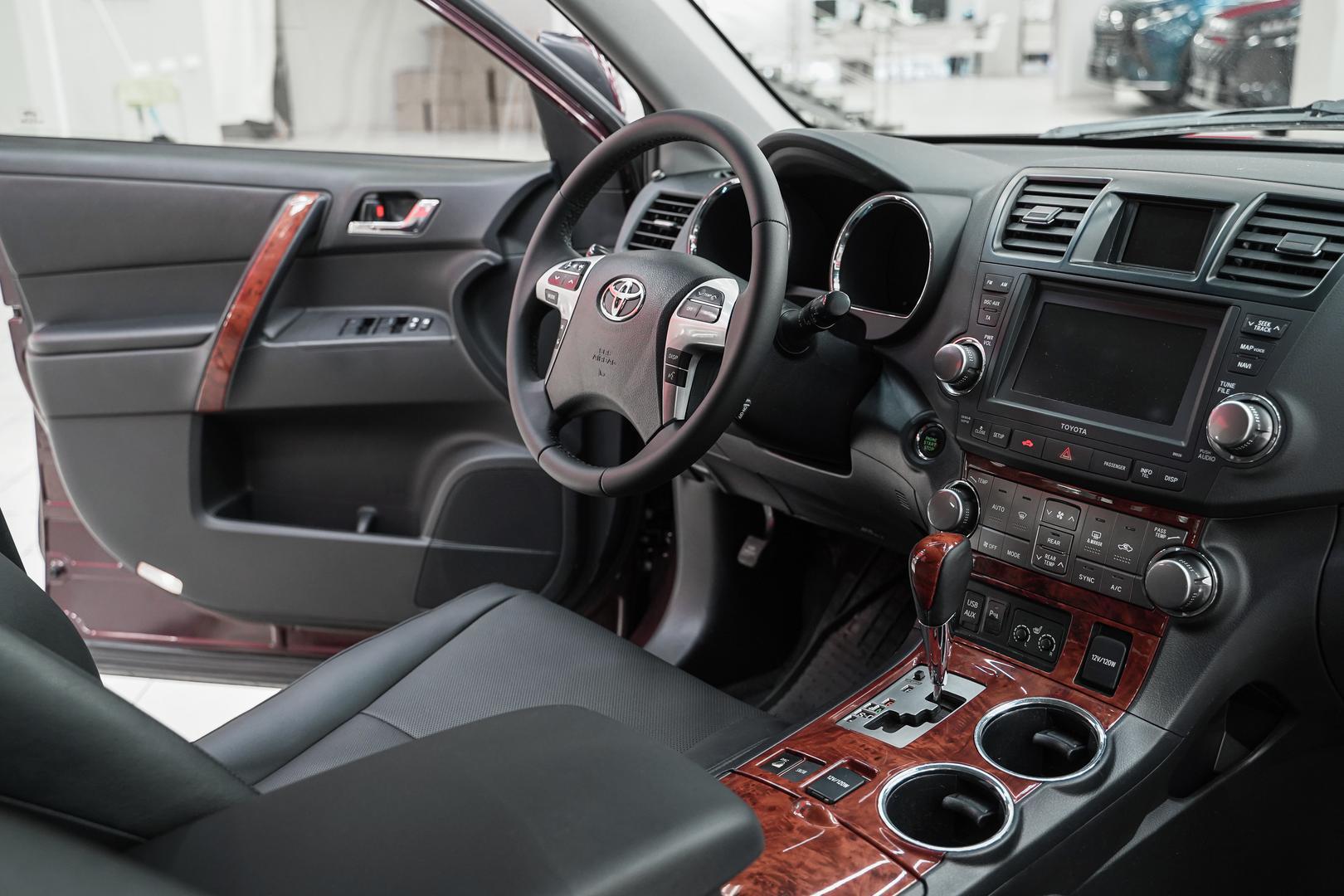 Toyota Highlander 2012, пурпурный, ДЦ Орехово
