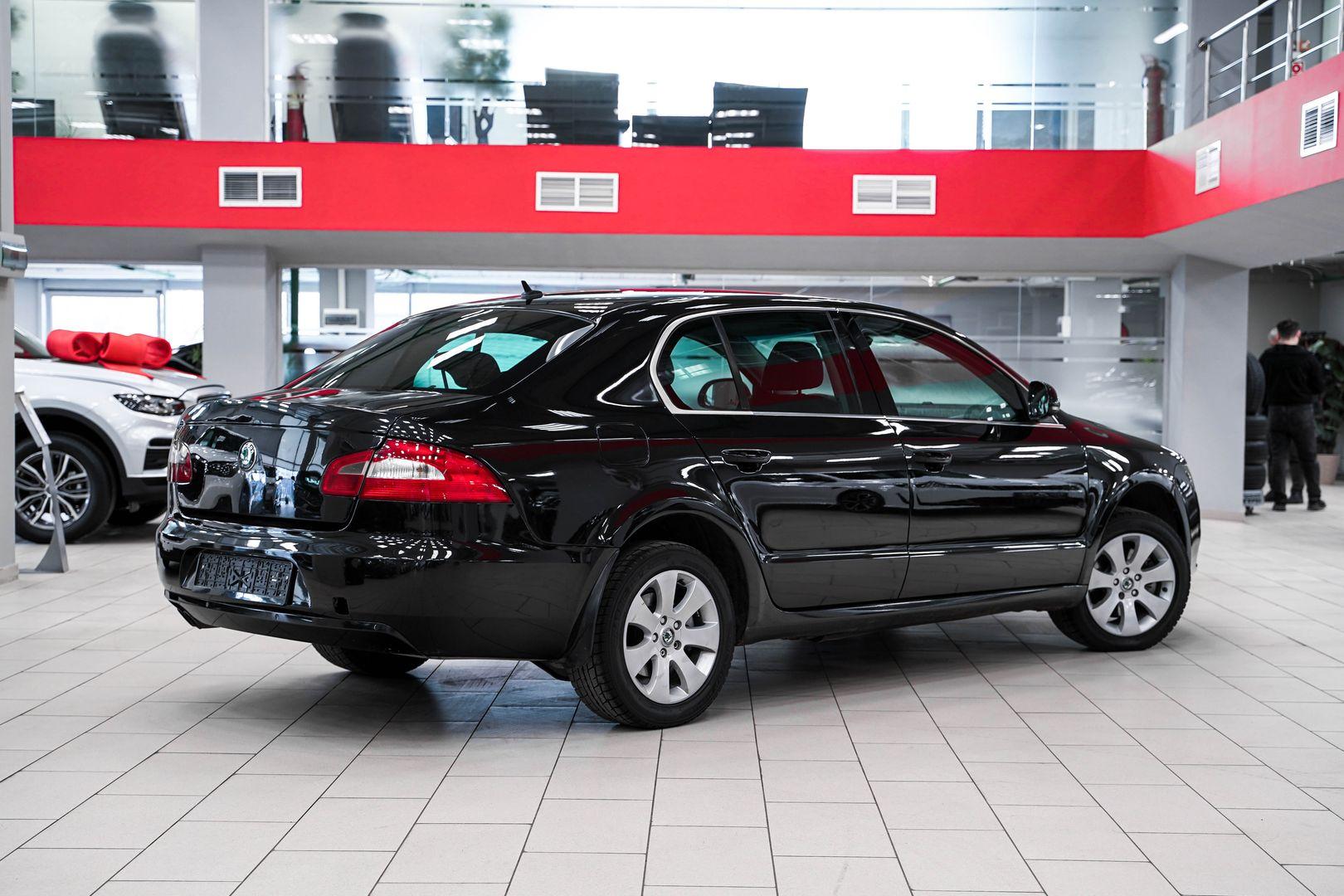 Skoda Superb 2010, черный, ДЦ Орехово