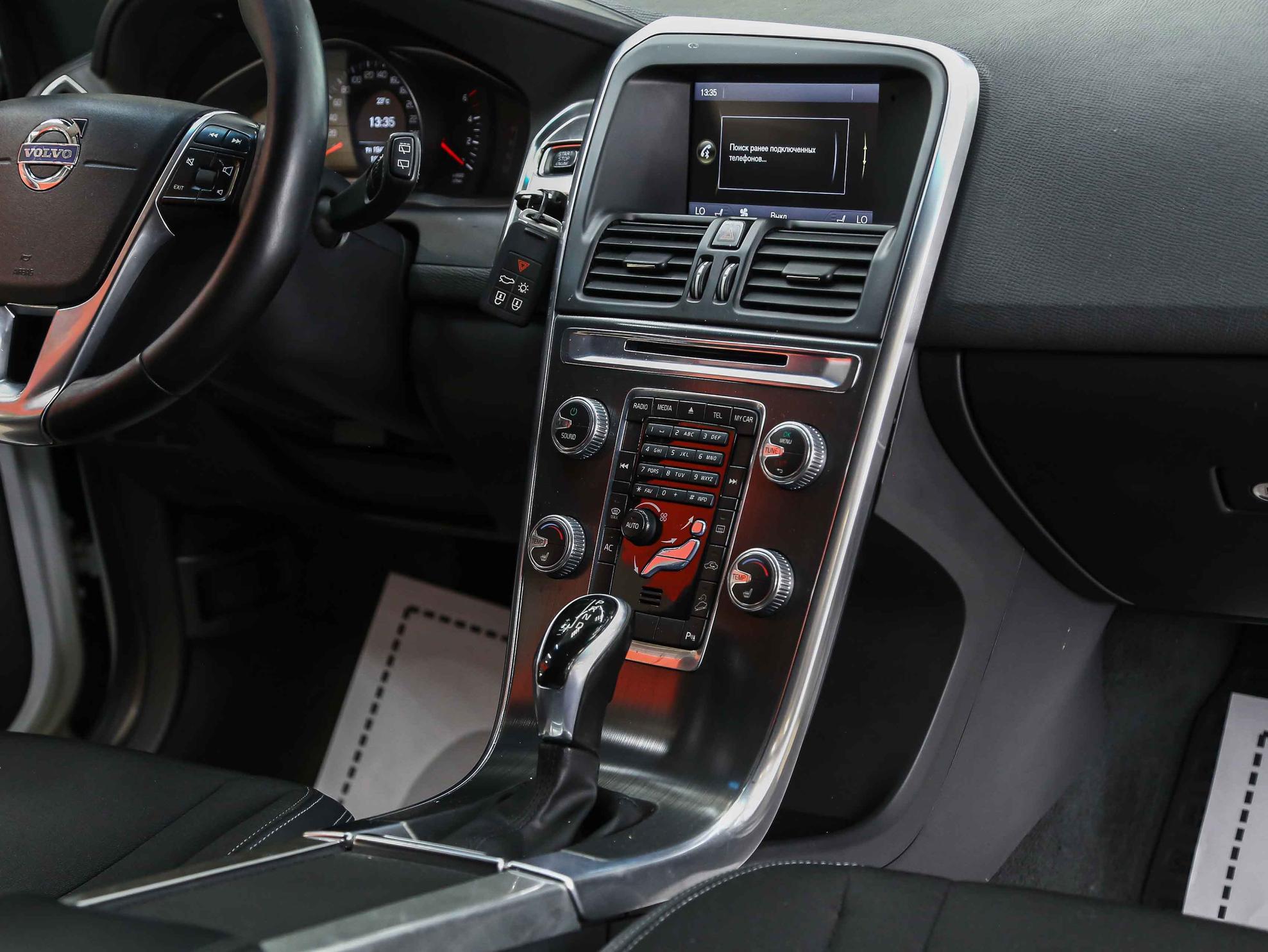 Volvo XC60 2015, белый, ДЦ Орехово