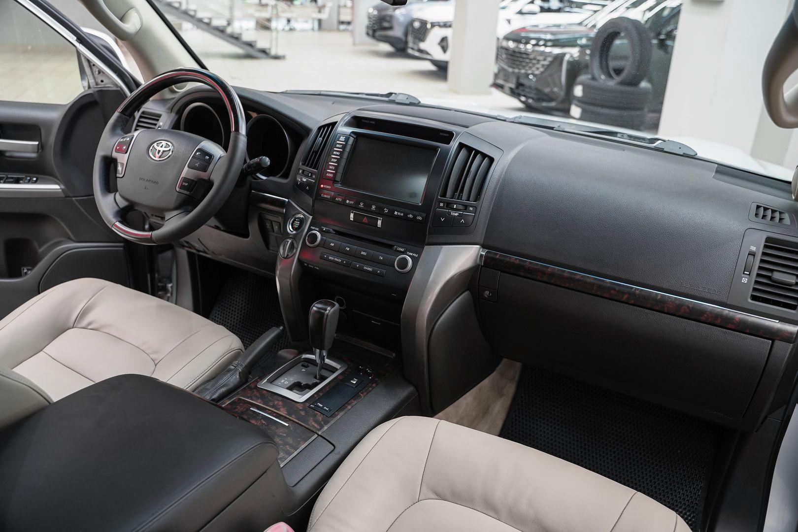 Toyota Land Cruiser 2008, серый, ДЦ Орехово
