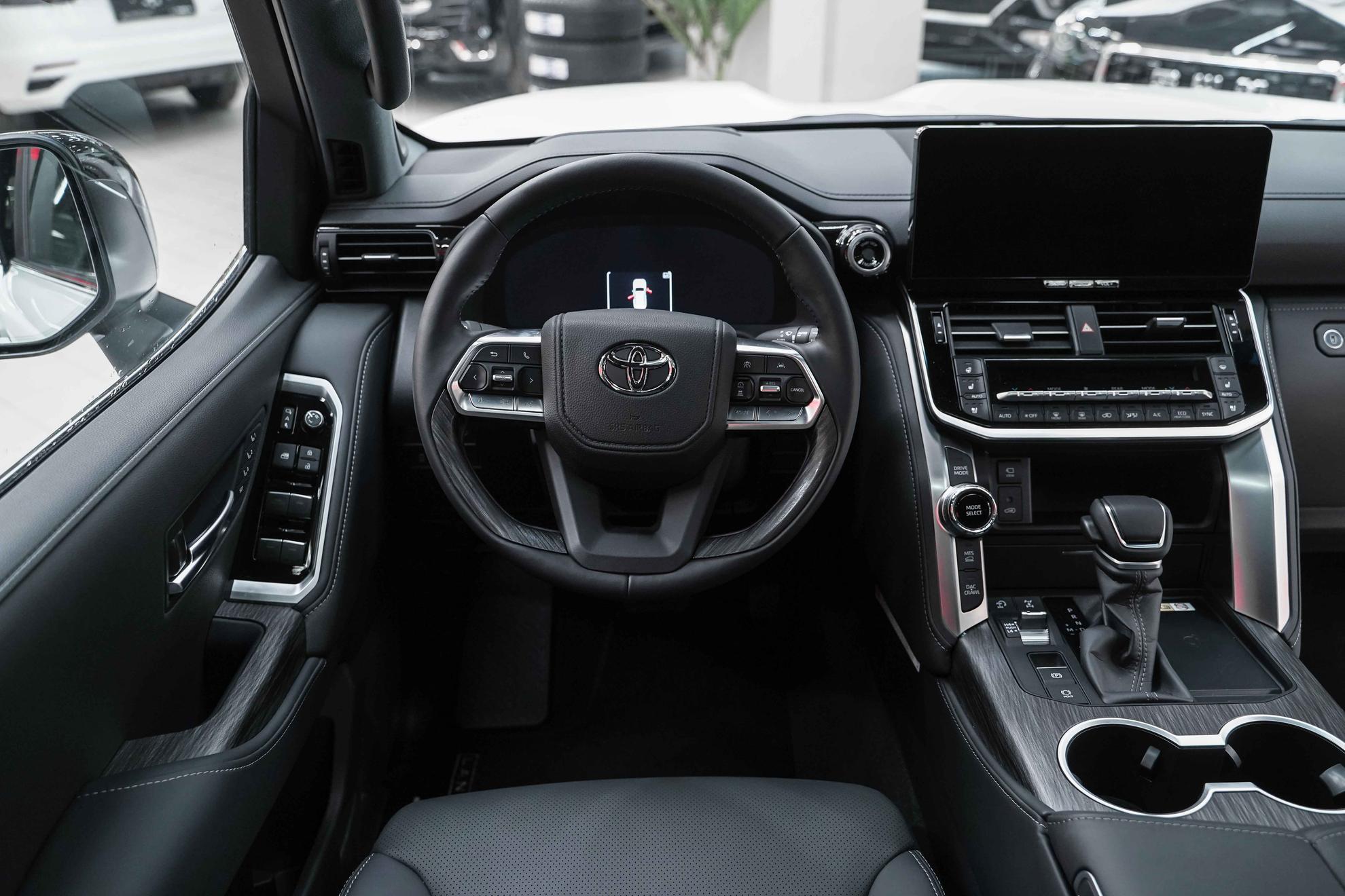 Toyota Land Cruiser 2026, белый, ДЦ Орехово