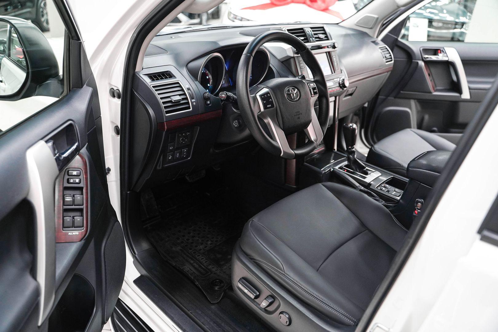 Toyota Land Cruiser Prado 2016, белый, ДЦ Орехово