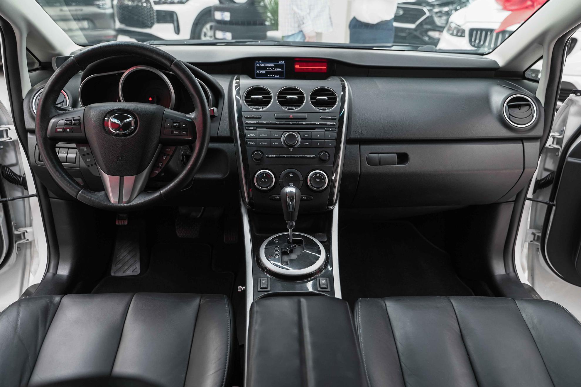 Mazda CX-7 2011, белый, ДЦ Орехово