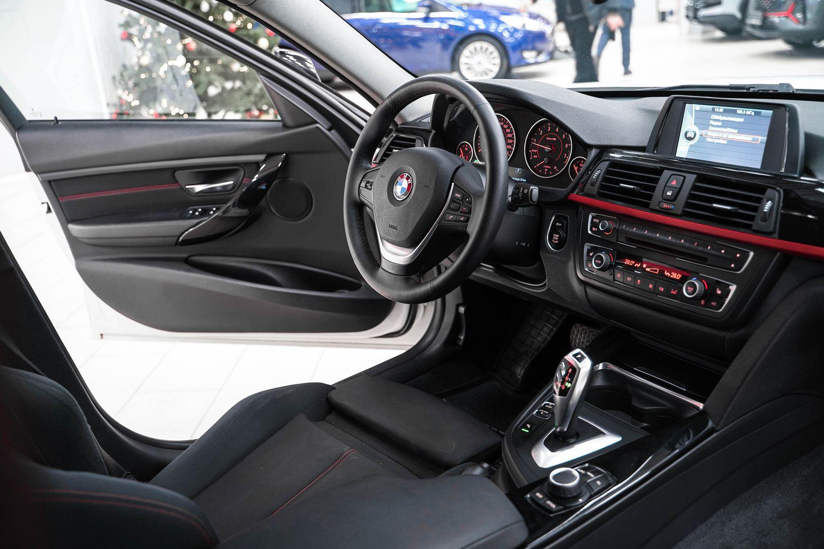 BMW 3 серии 2013, белый, ДЦ Орехово
