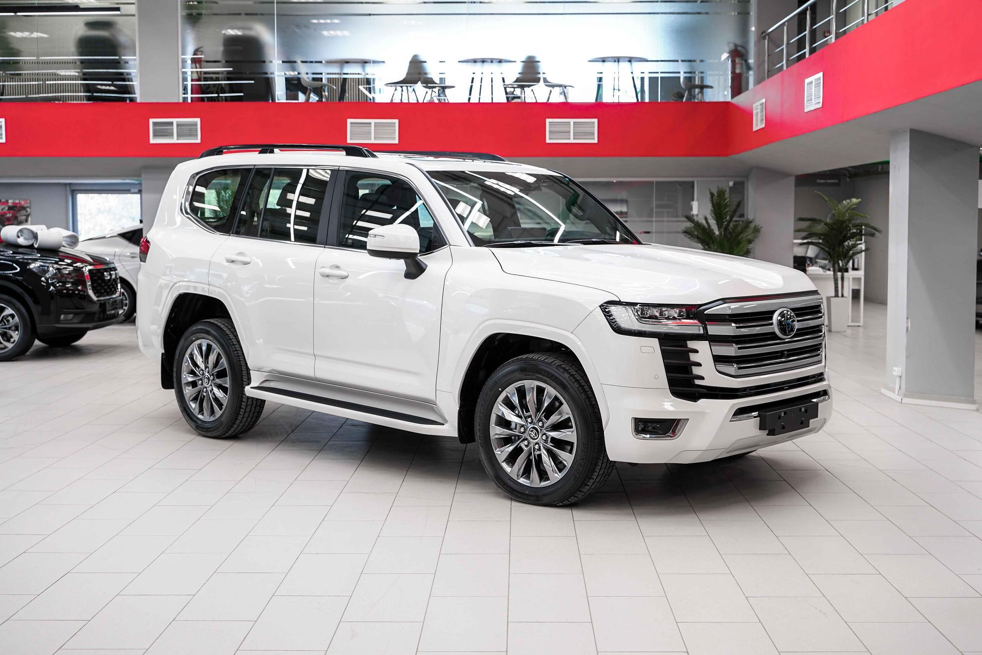 Toyota Land Cruiser 2026, белый, ДЦ Орехово