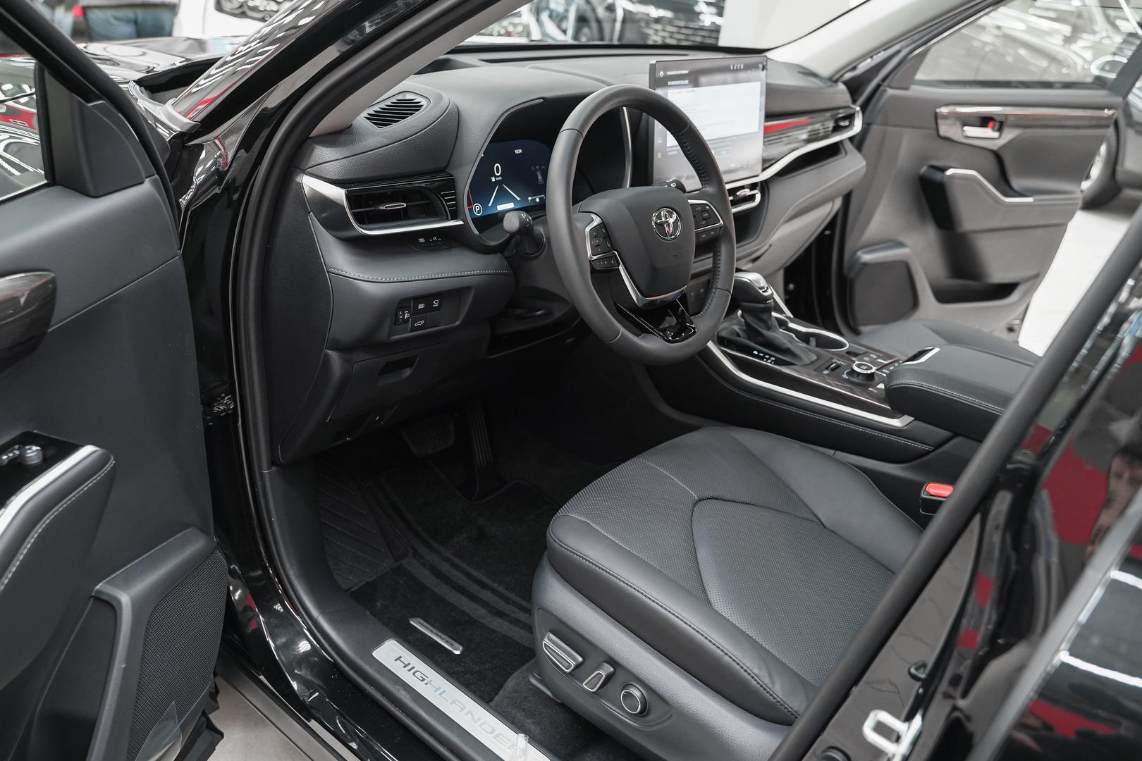 Toyota Highlander 2025, черный, ДЦ Орехово