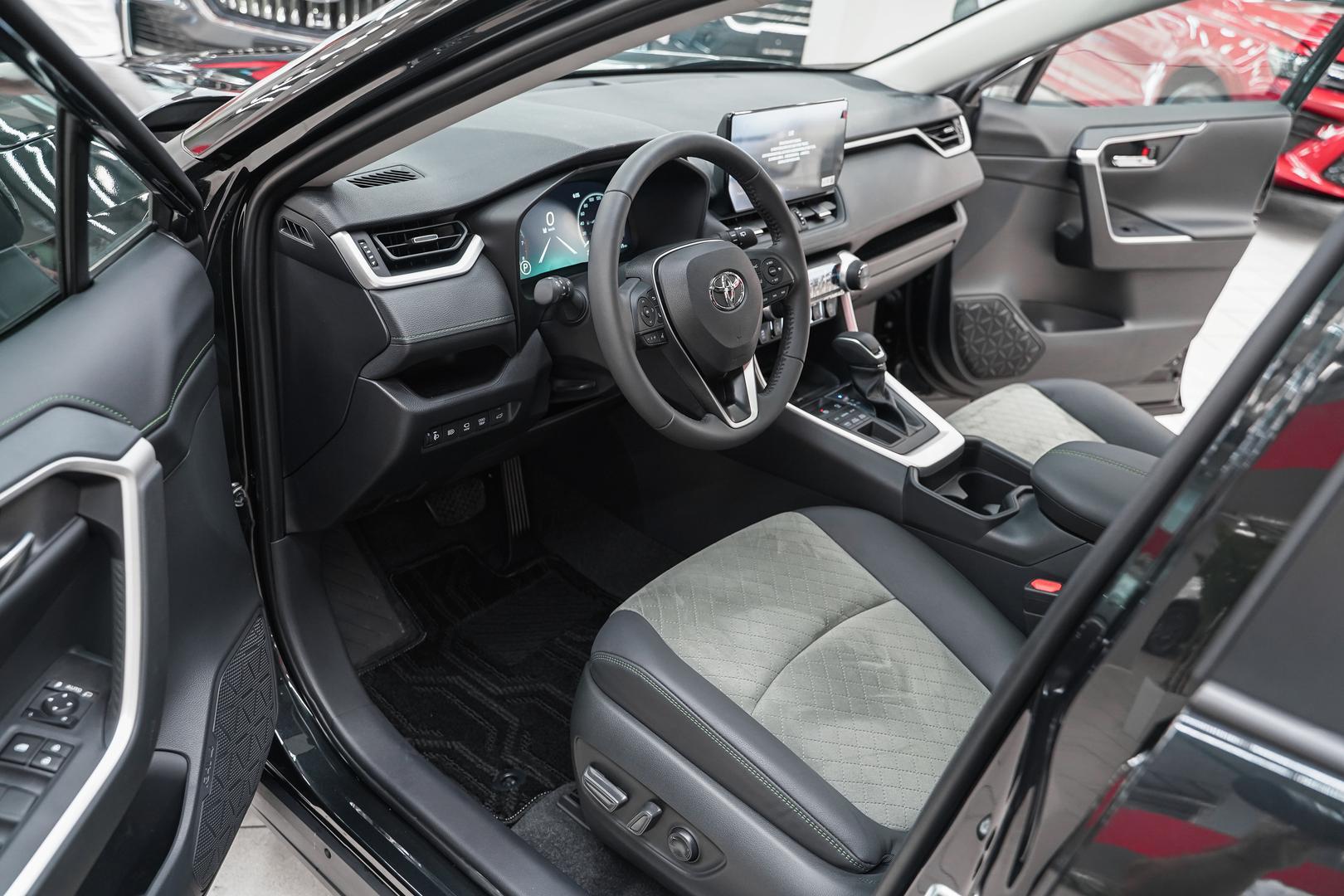 Toyota RAV4 2025, черный, ДЦ Орехово
