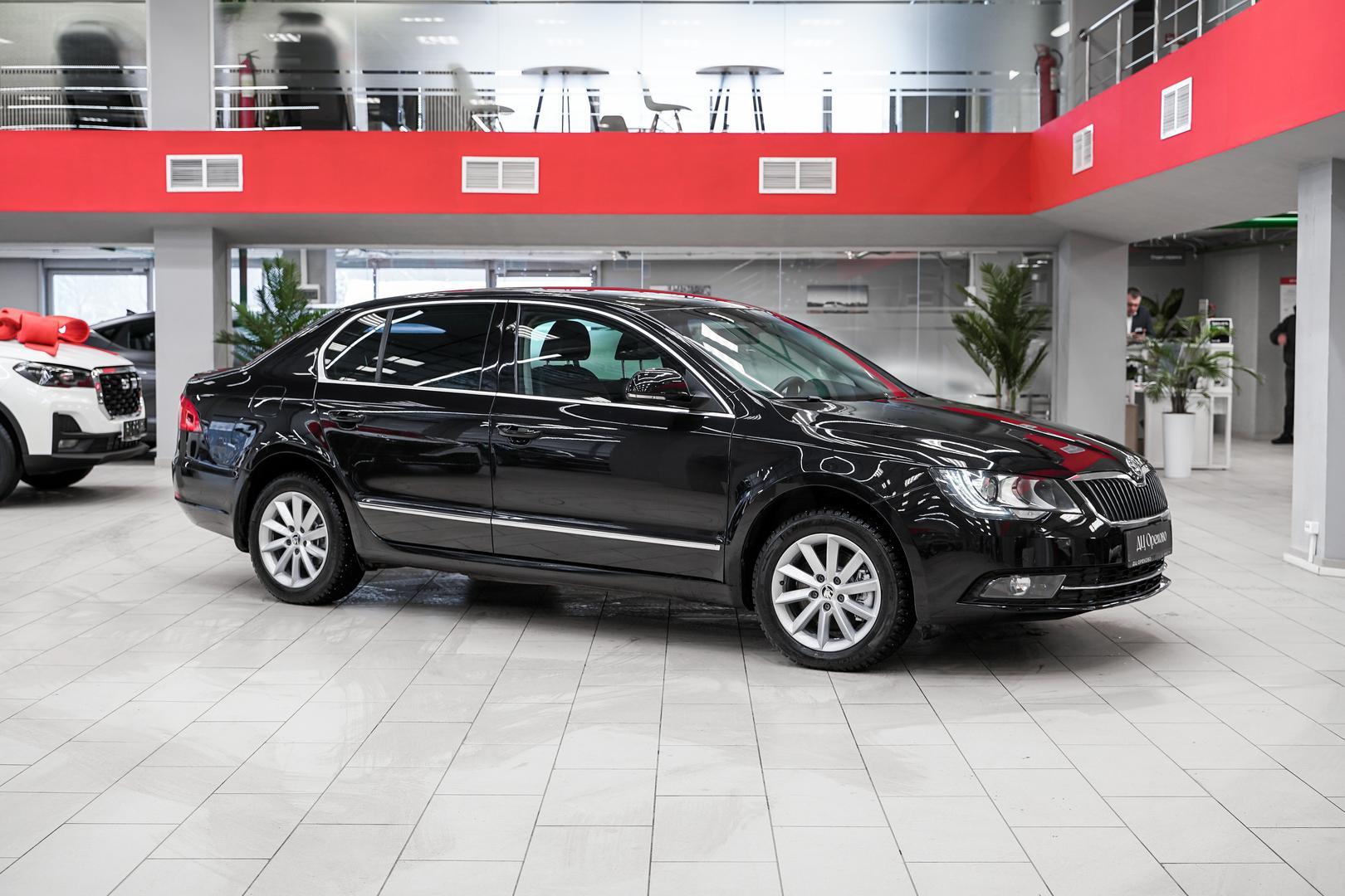 Skoda Superb 2014, черный, ДЦ Орехово