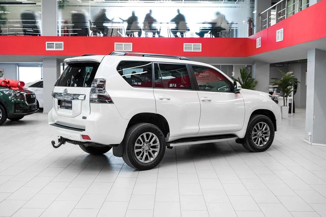 Toyota Land Cruiser Prado 2016, белый, ДЦ Орехово
