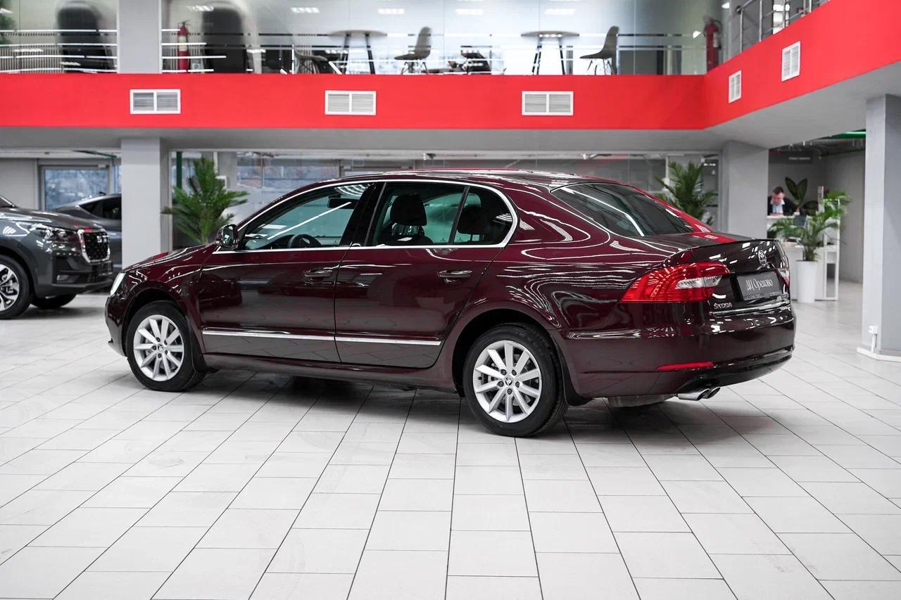 Skoda Superb 2014, пурпурный, ДЦ Орехово