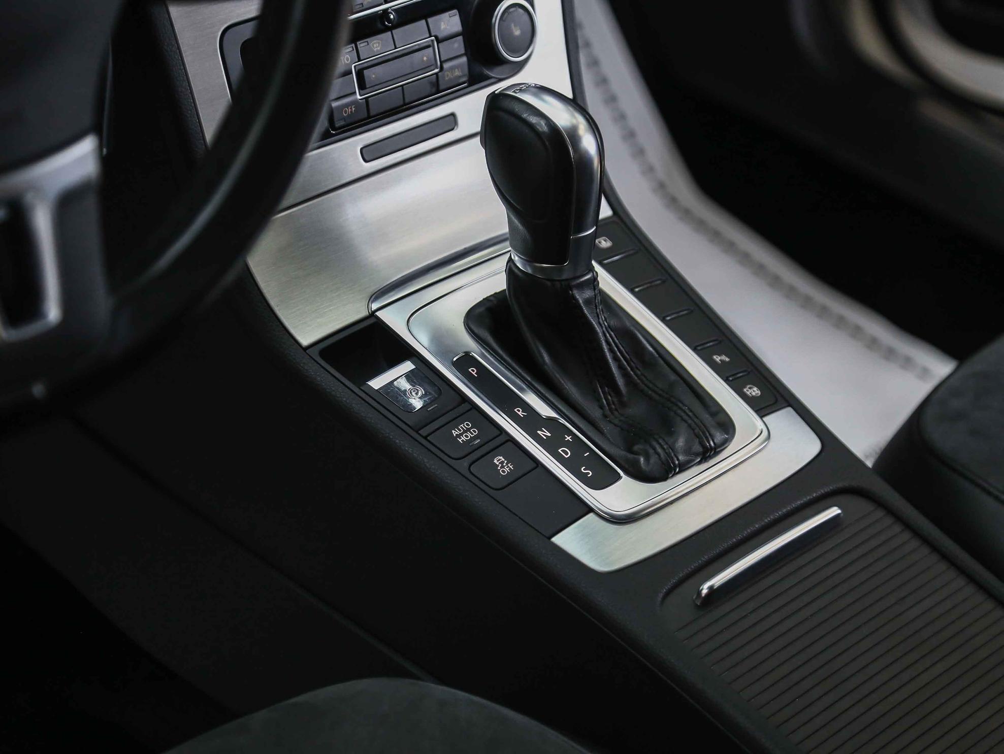 Volkswagen Passat 2011, серебряный, ДЦ Орехово