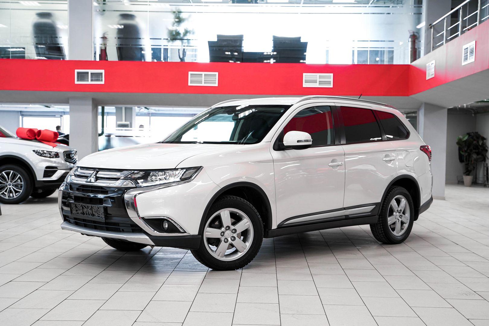 Mitsubishi Outlander 2016, белый, ДЦ Орехово