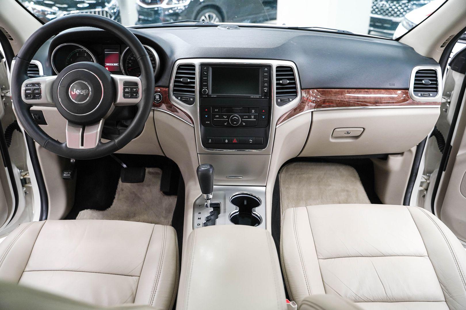 Jeep Grand Cherokee 2011, белый, ДЦ Орехово