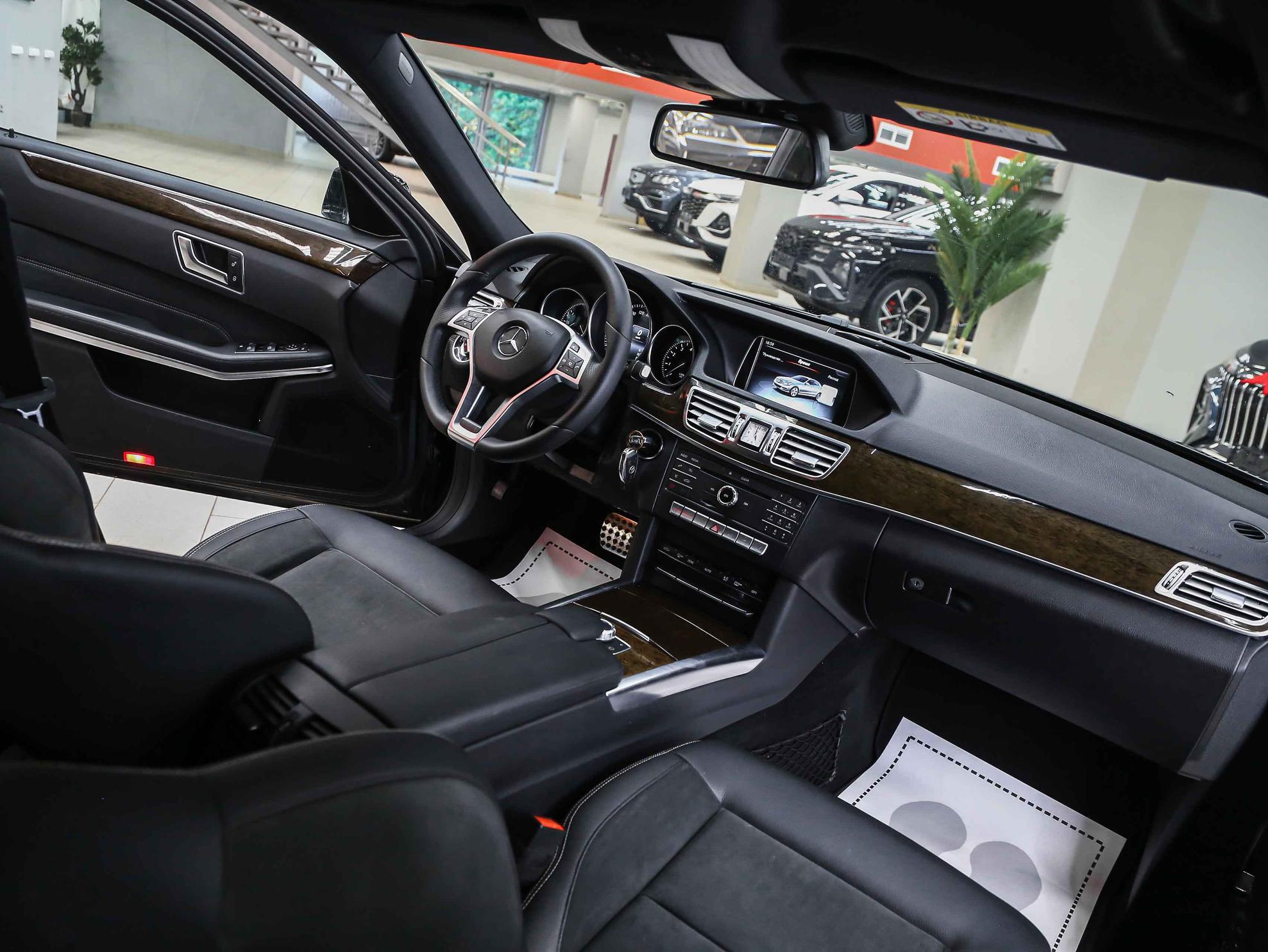 Mercedes-Benz E-Класс 2015, черный, ДЦ Орехово