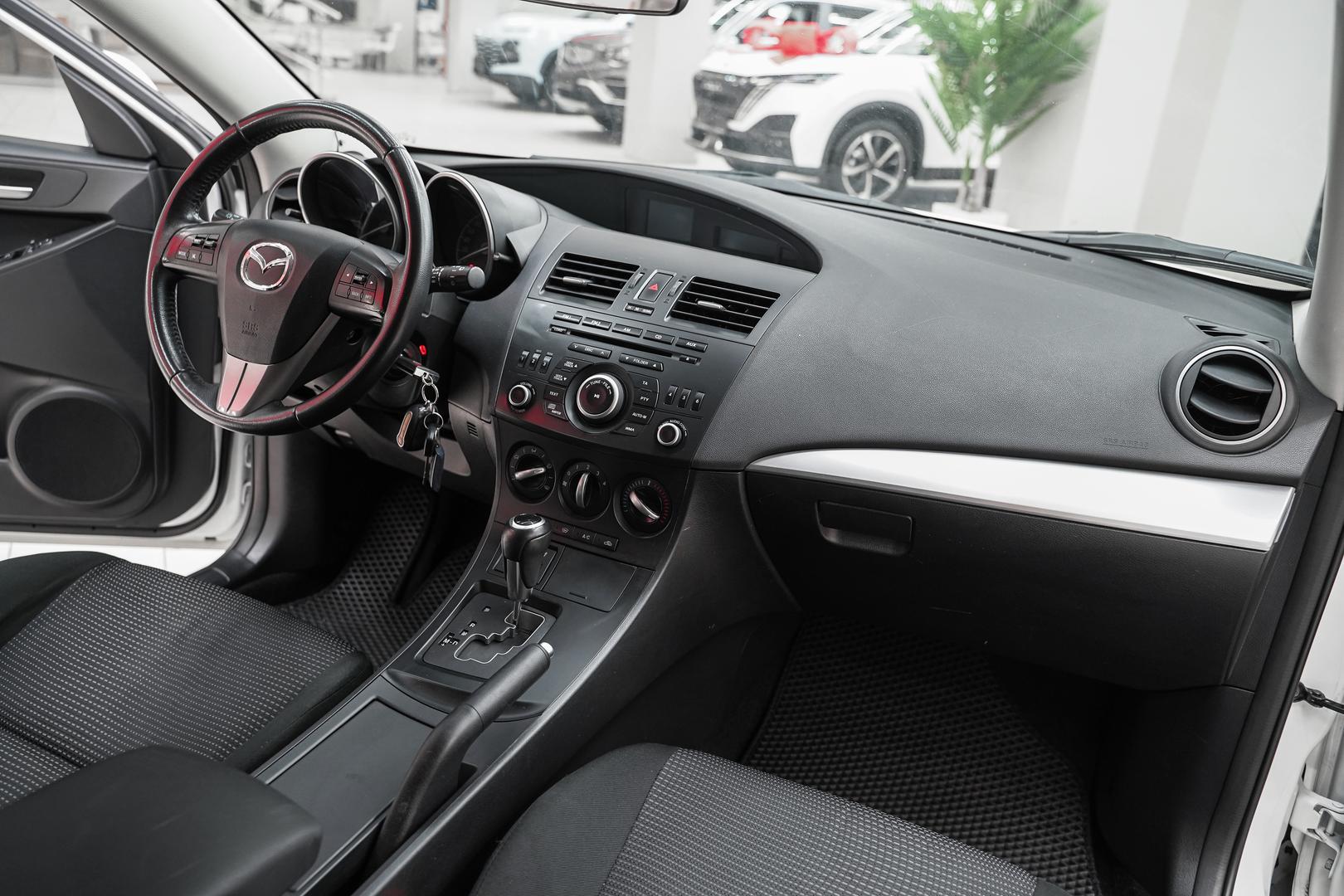 Mazda 3 2013, белый, ДЦ Орехово