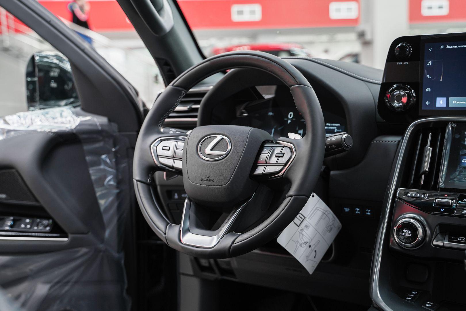 Lexus LX 2025, черный, ДЦ Орехово
