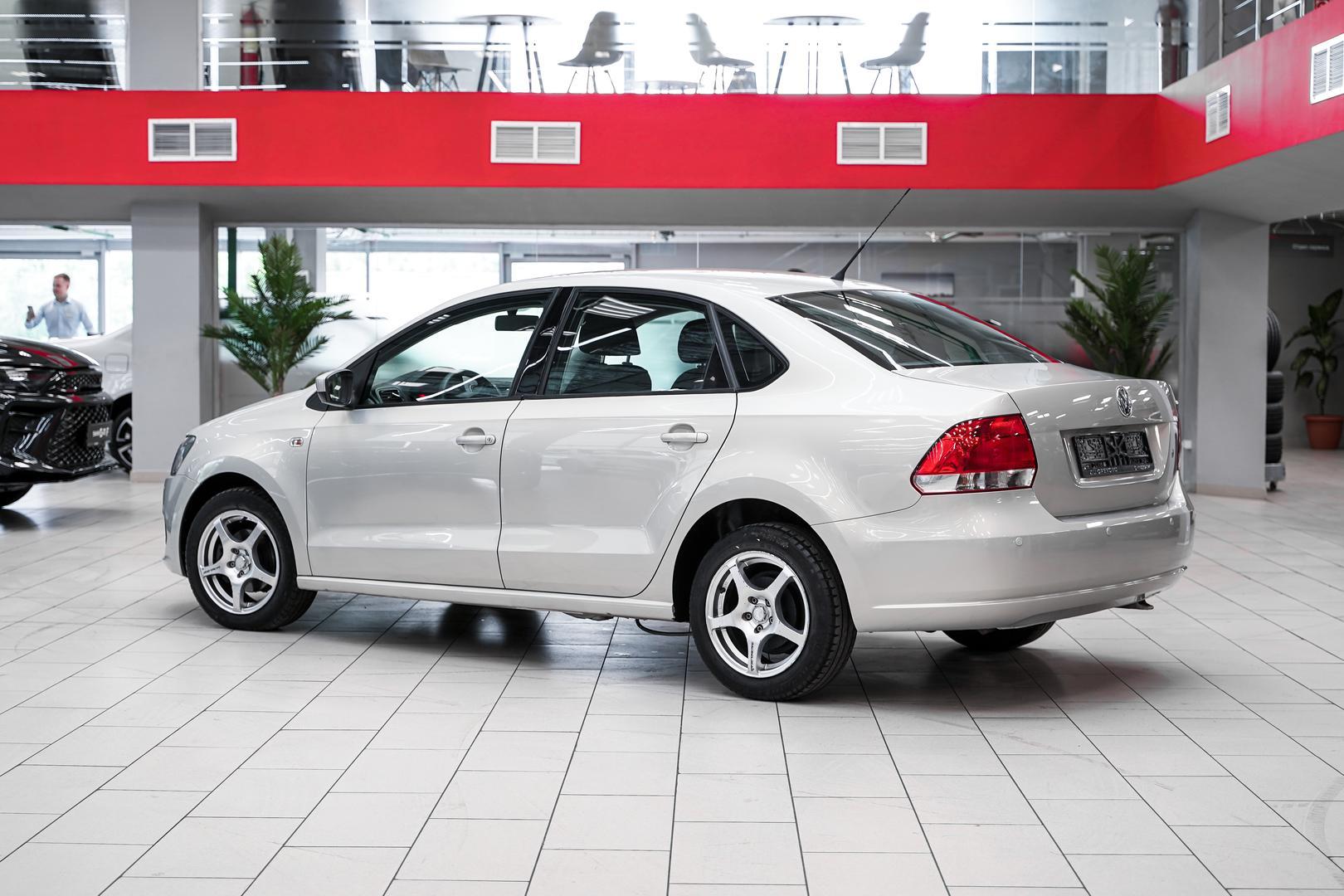 Volkswagen Polo 2012, серебряный, ДЦ Орехово
