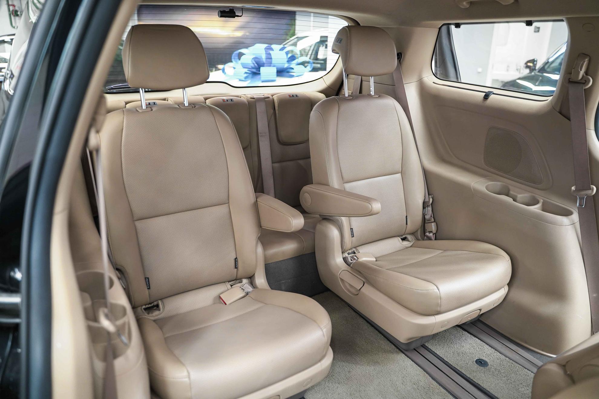 Kia Carnival 2016, черный, ДЦ Орехово