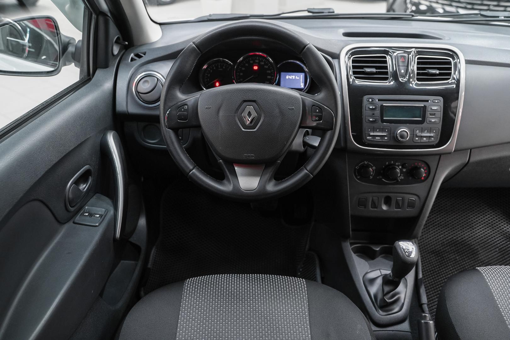 Renault Logan 2015, белый, ДЦ Орехово