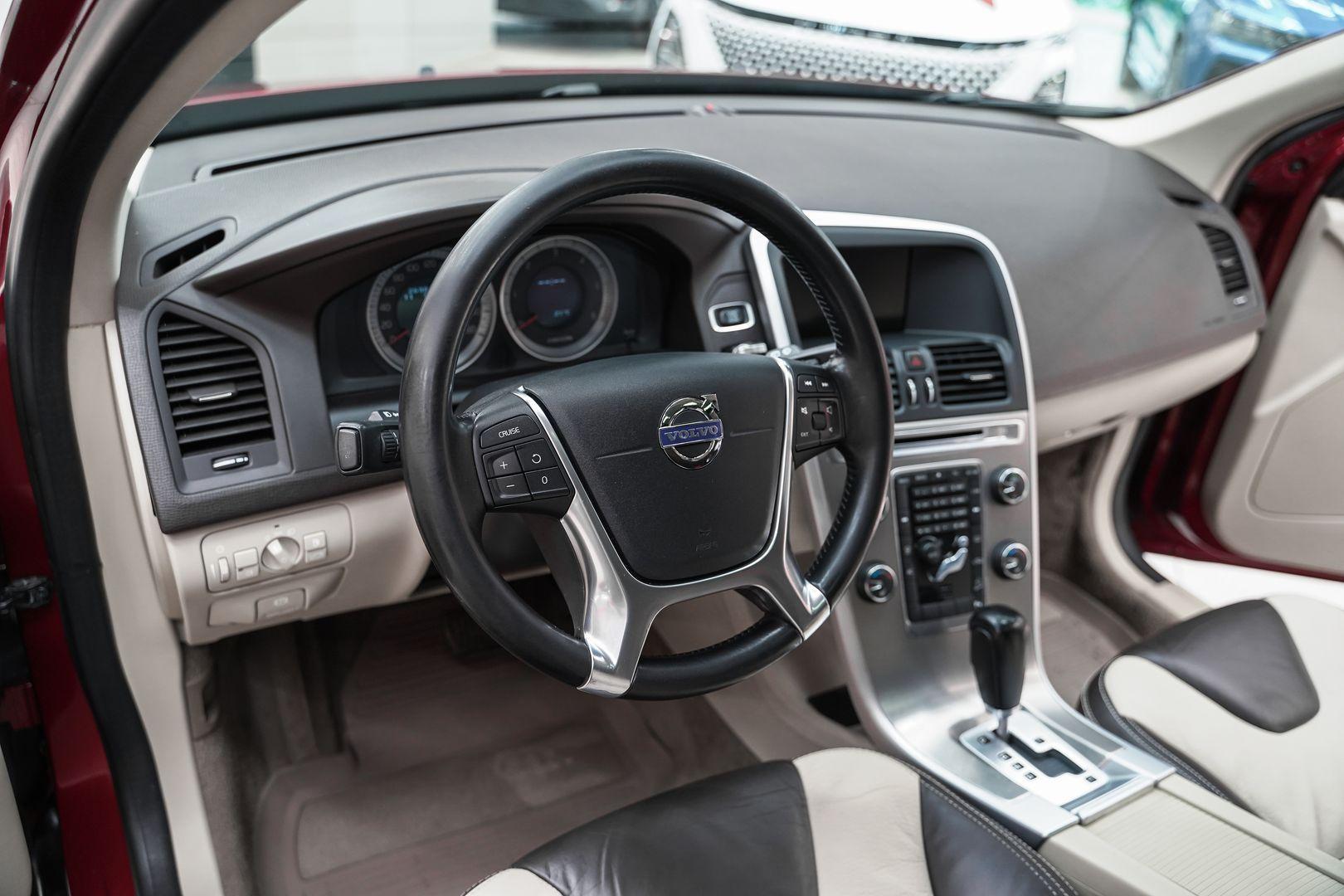 Volvo XC60 2011, красный, ДЦ Орехово