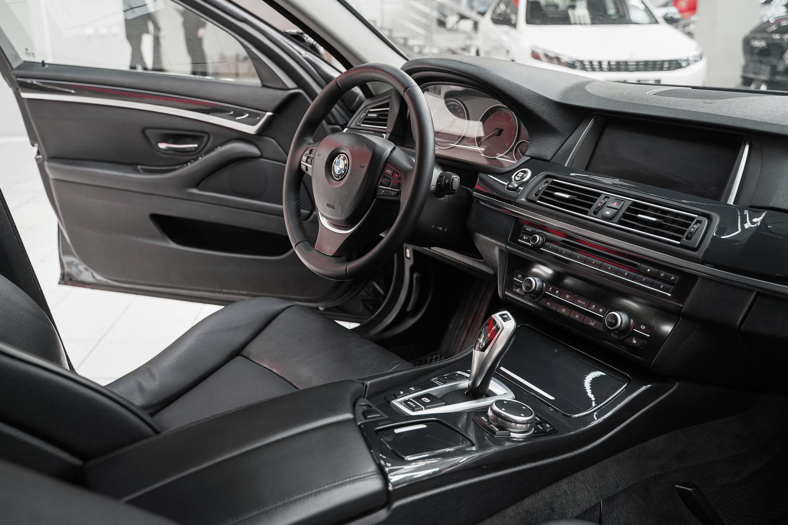 BMW 5 серии 2012, черный, ДЦ Орехово