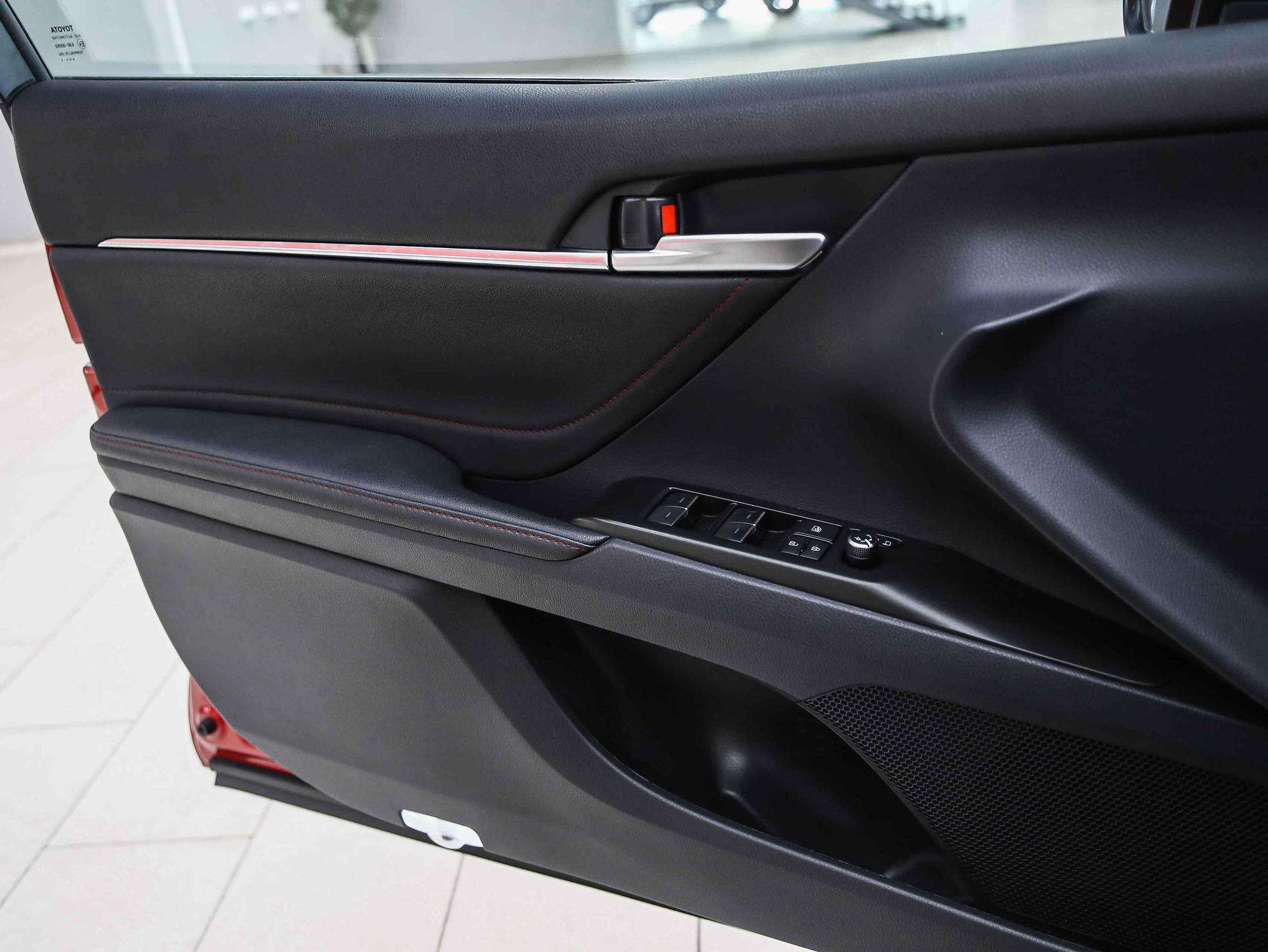 Toyota Camry 2021, красный, ДЦ Орехово