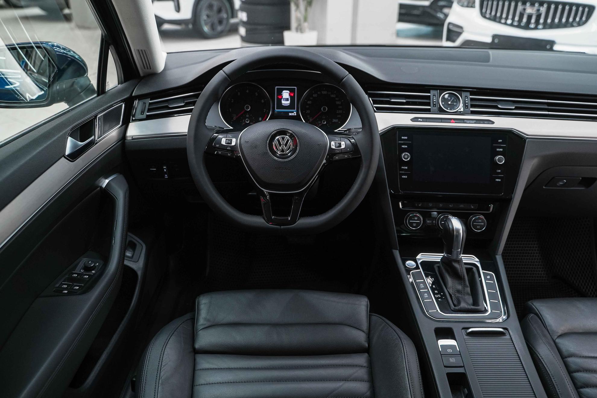 Volkswagen Passat 2017, синий, ДЦ Орехово