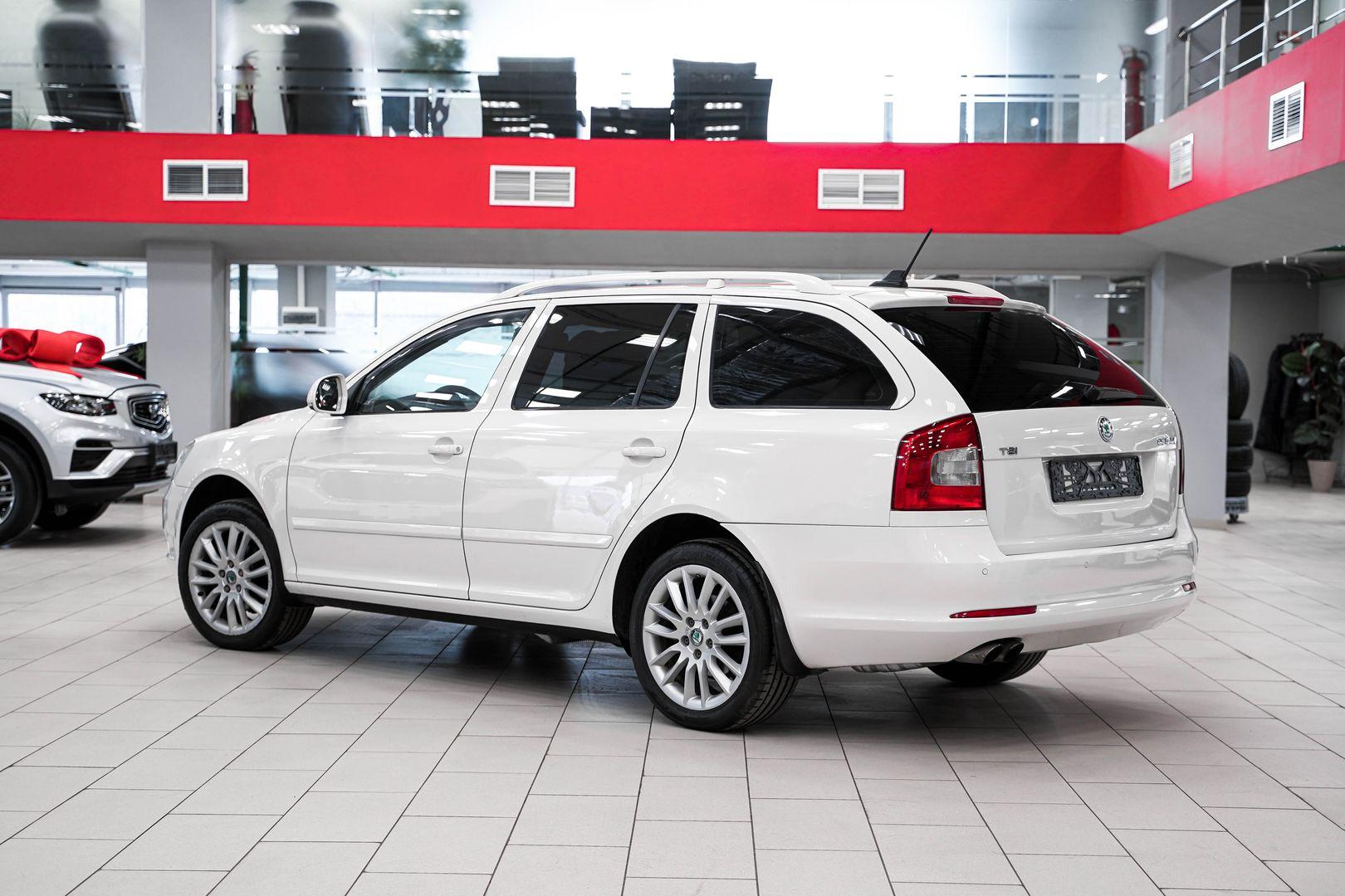 Skoda Octavia 2012, белый, ДЦ Орехово
