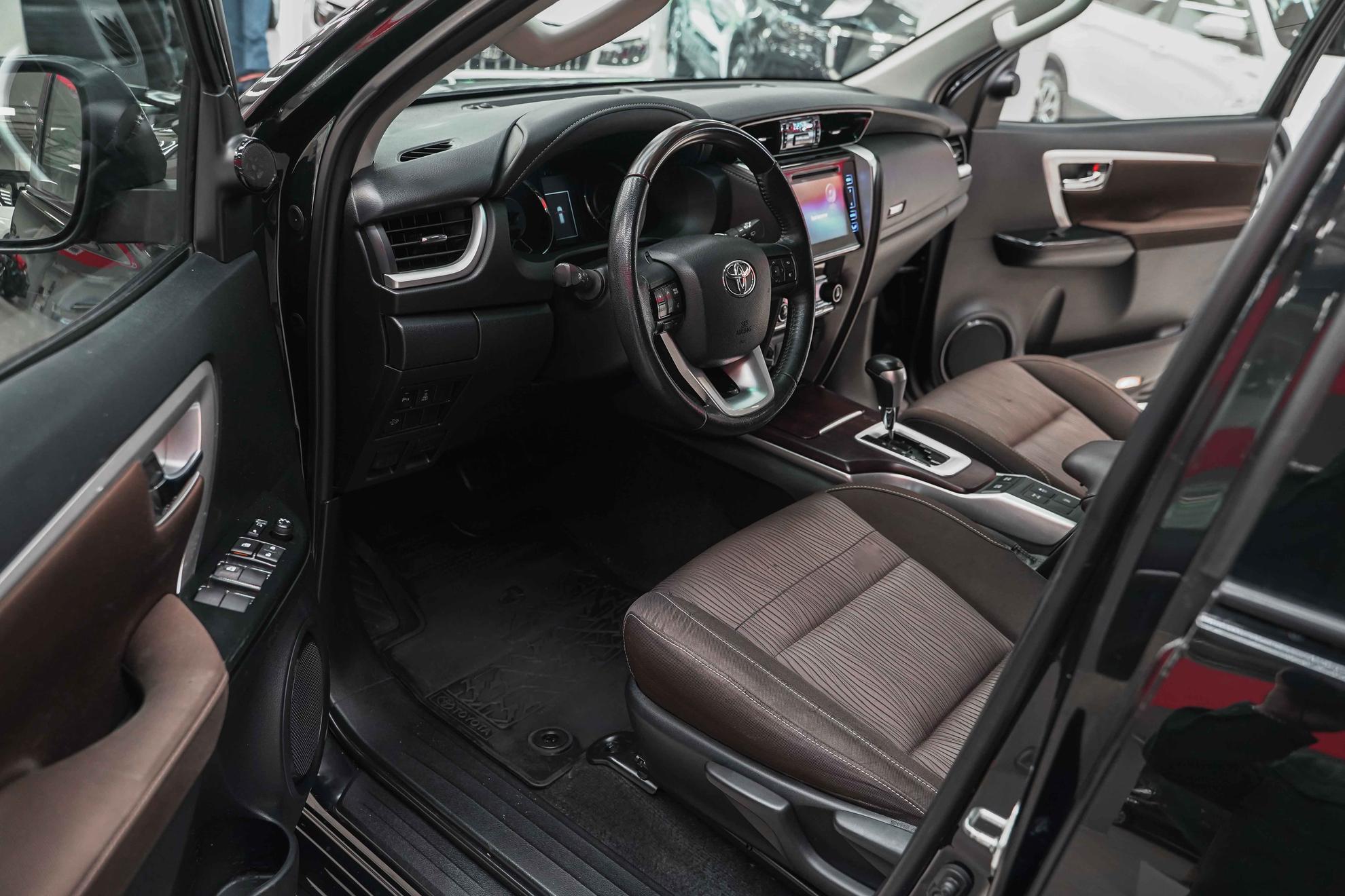 Toyota Fortuner 2018, черный, ДЦ Орехово