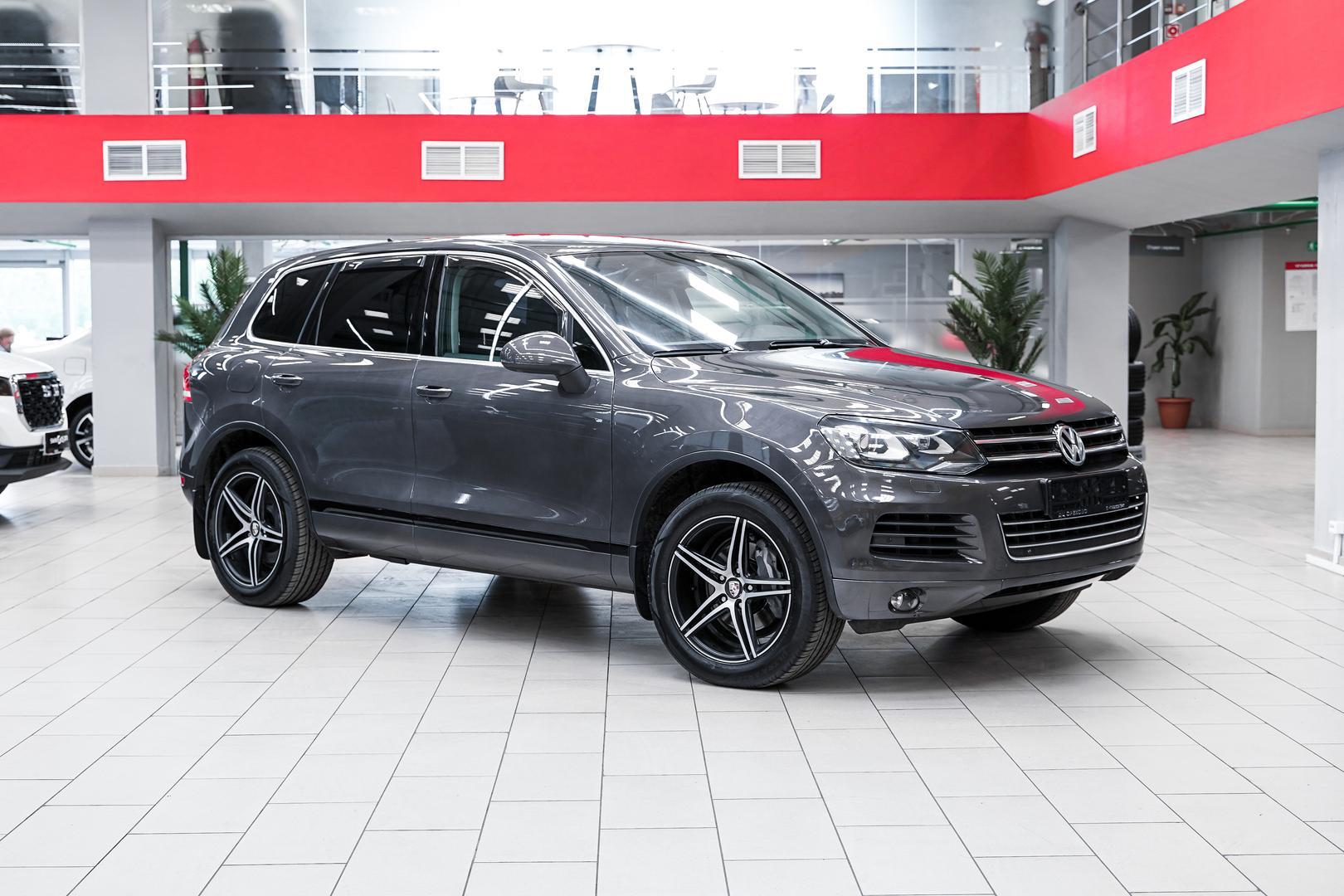 Volkswagen Touareg 2010, черный, ДЦ Орехово