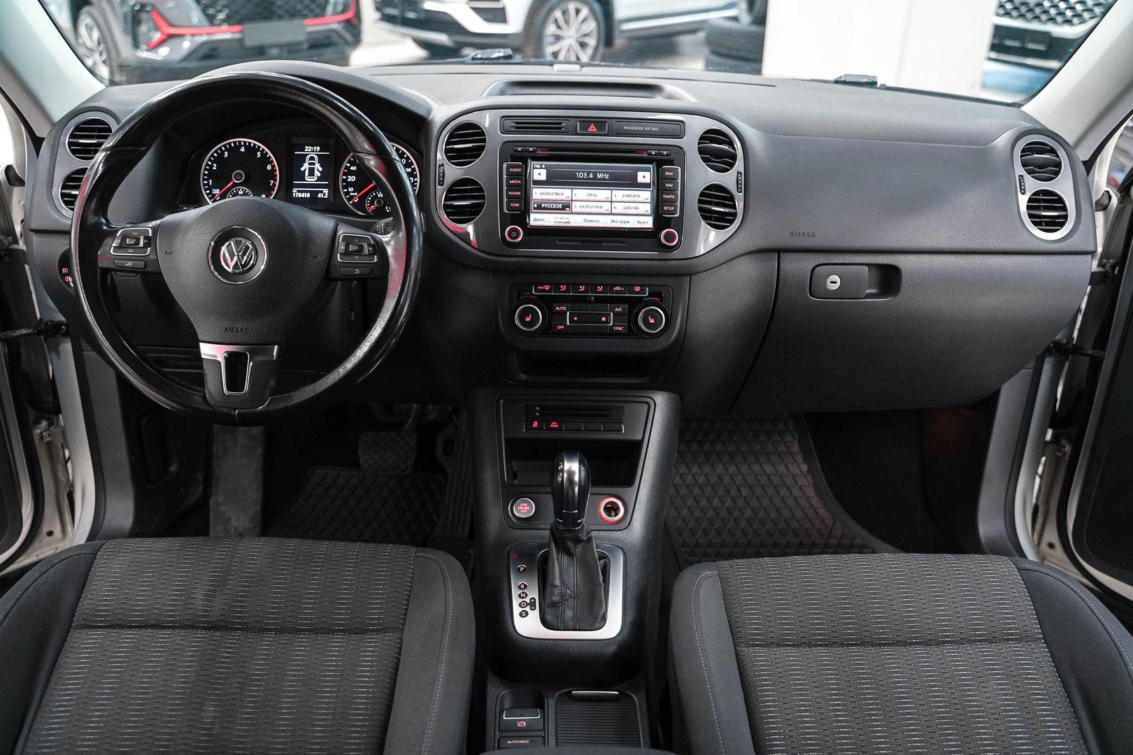 Volkswagen Tiguan 2012, серебряный, ДЦ Орехово